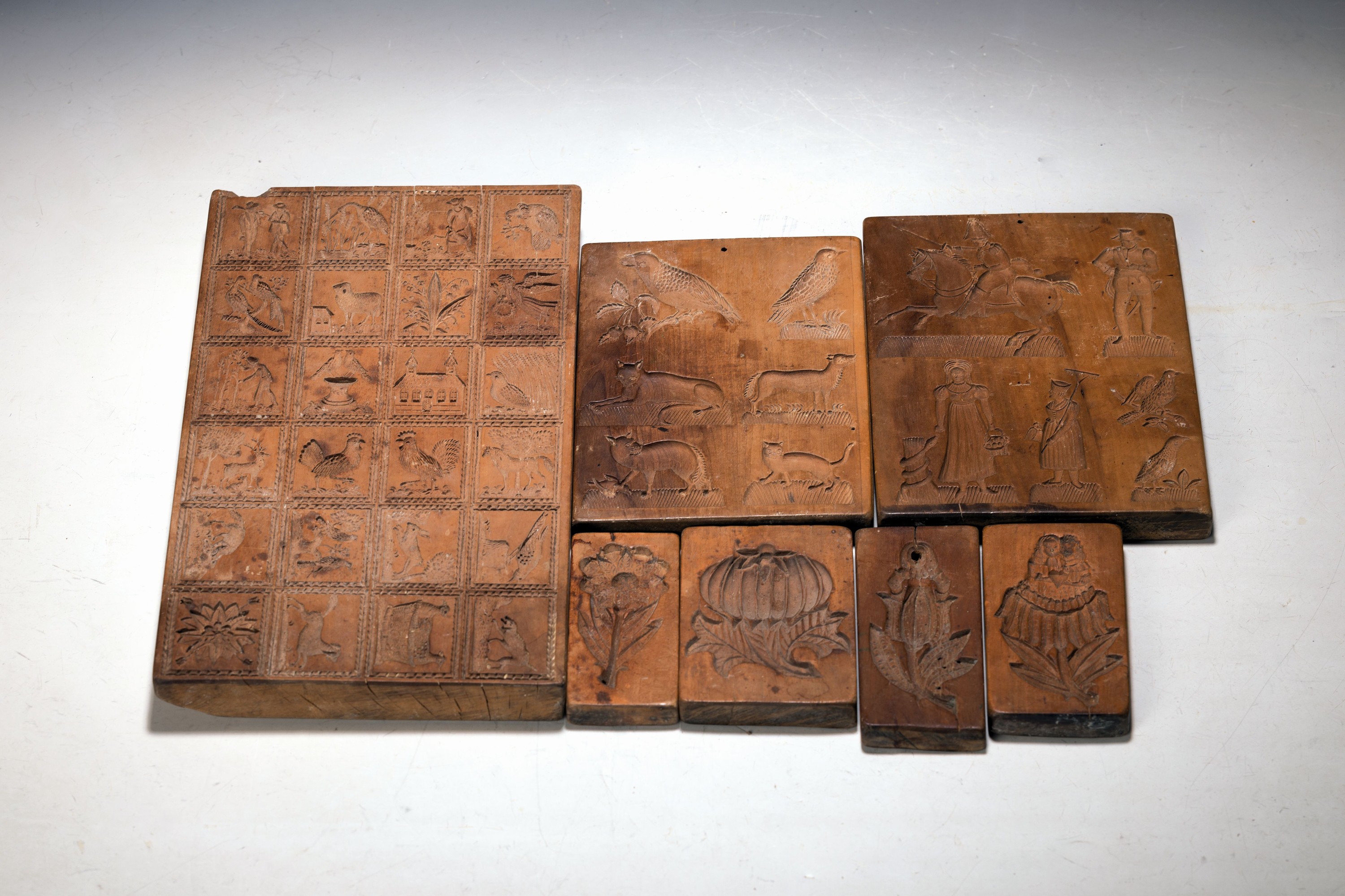 Detail a: Kleine Holzmodelsammlung für Gebäck, 14 Teile Provenienz Merck und Wedekind Raum Darmstadt, 17.- 19.. Jh., Modelschnitzkunst aus verschiedenen ...