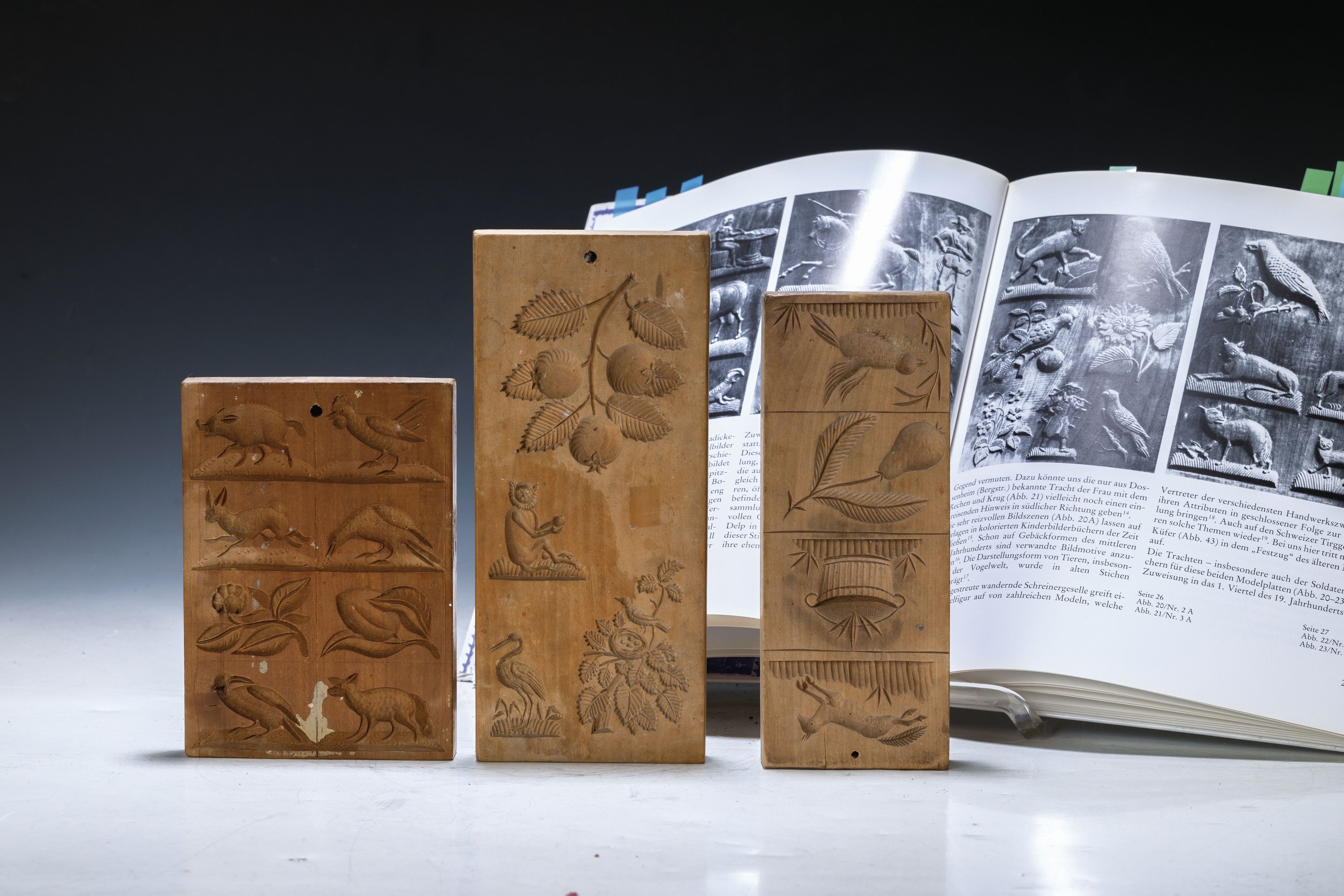 Detail b: Kleine Holzmodelsammlung für Gebäck, 14 Teile Provenienz Merck und Wedekind Raum Darmstadt, 17.- 19.. Jh., Modelschnitzkunst aus verschiedenen ...