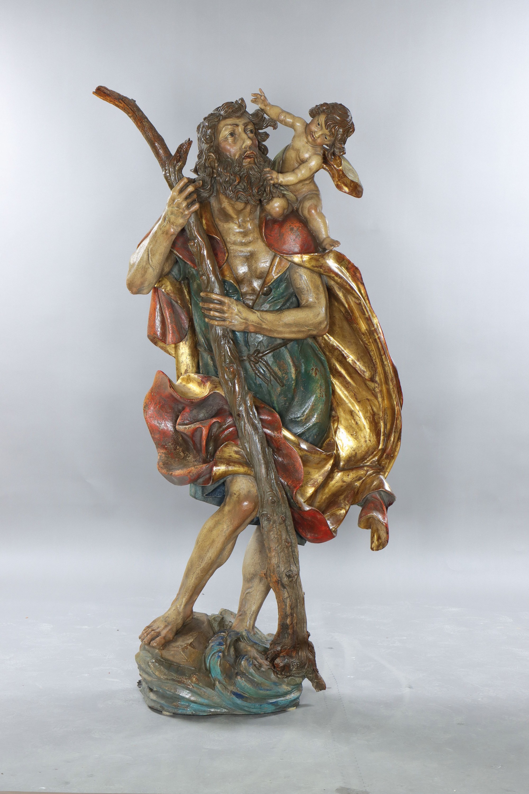 Lebensgroße Figur des Hl. Christopherus, deutsch, um 1900, Lindenholz geschnitzt und bunt und golden gefaßt, dynamische Darstellung der Bewegung, ...