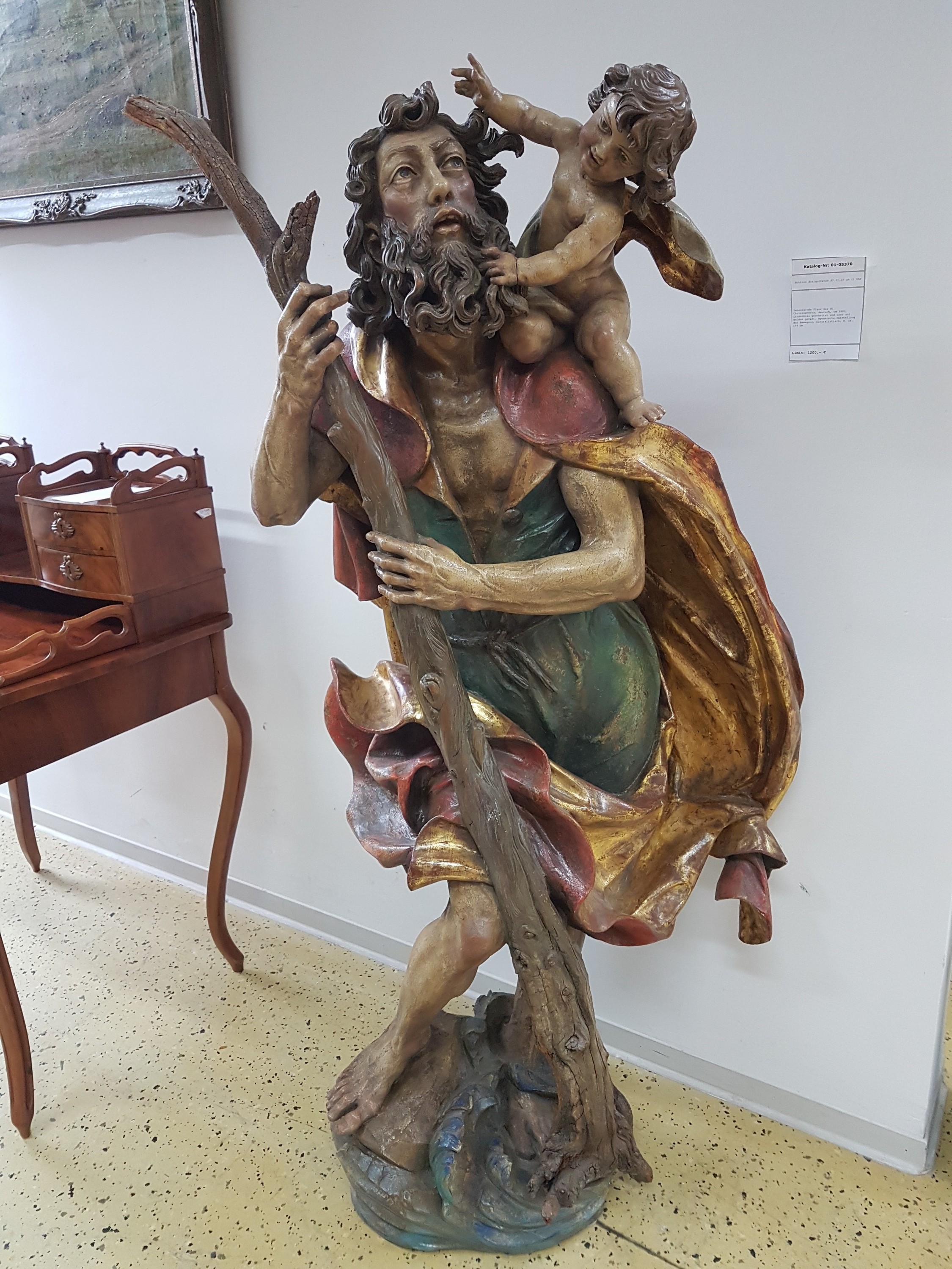 Detail a: Lebensgroße Figur des Hl. Christopherus, deutsch, um 1900, Lindenholz geschnitzt und bunt und golden gefaßt, dynamische Darstellung der Bewegung, ...