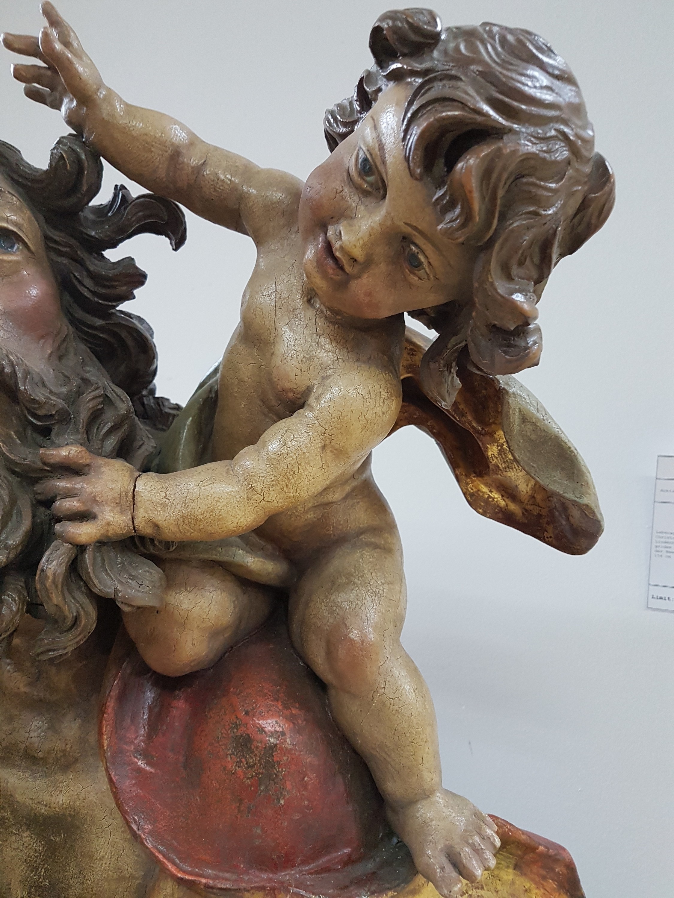 Detail l: Lebensgroße Figur des Hl. Christopherus, deutsch, um 1900, Lindenholz geschnitzt und bunt und golden gefaßt, dynamische Darstellung der Bewegung, ...