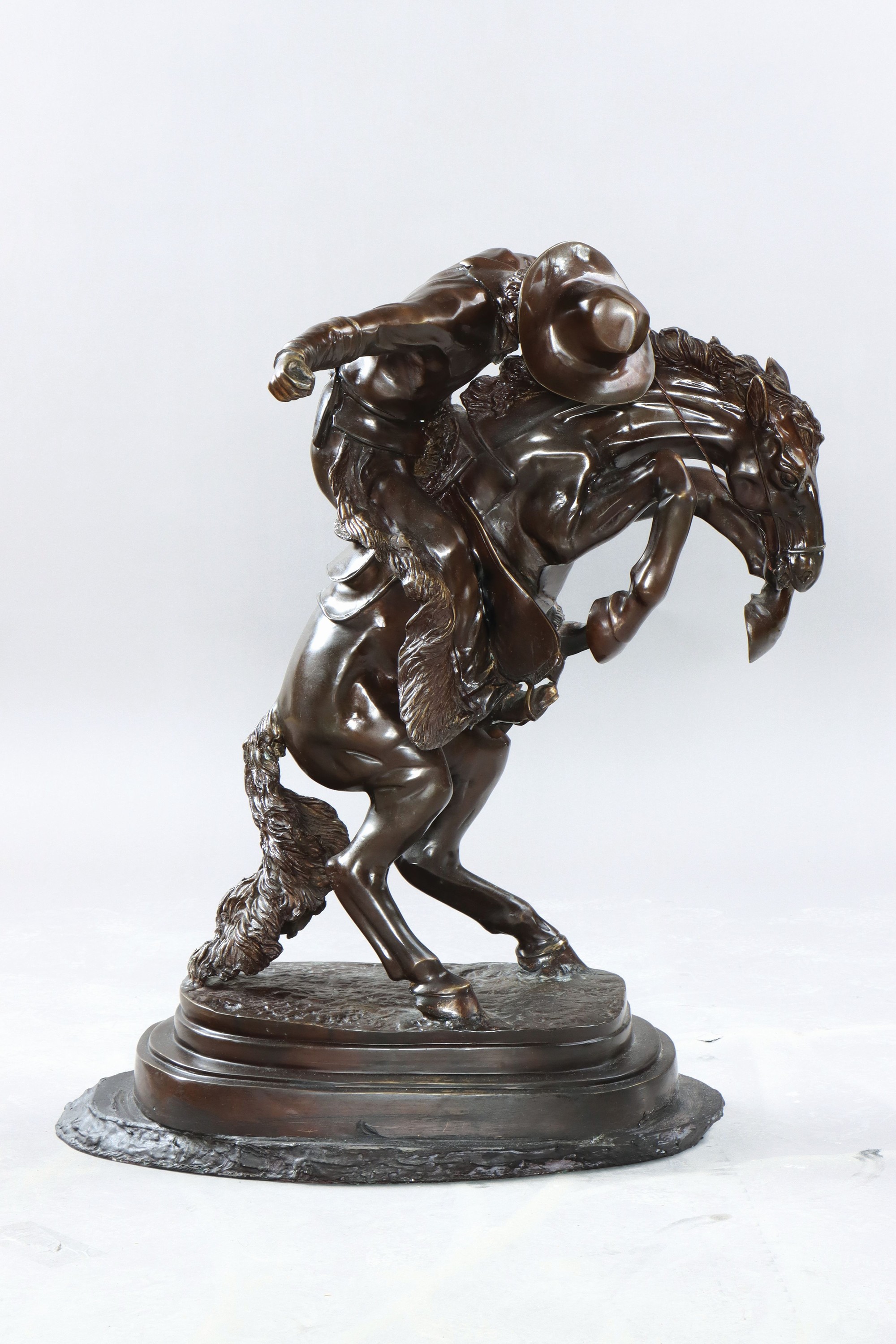 Bronzeskulptur eines Rodeo-Reiters, nach altem Vorbild, H. ca. 66cm