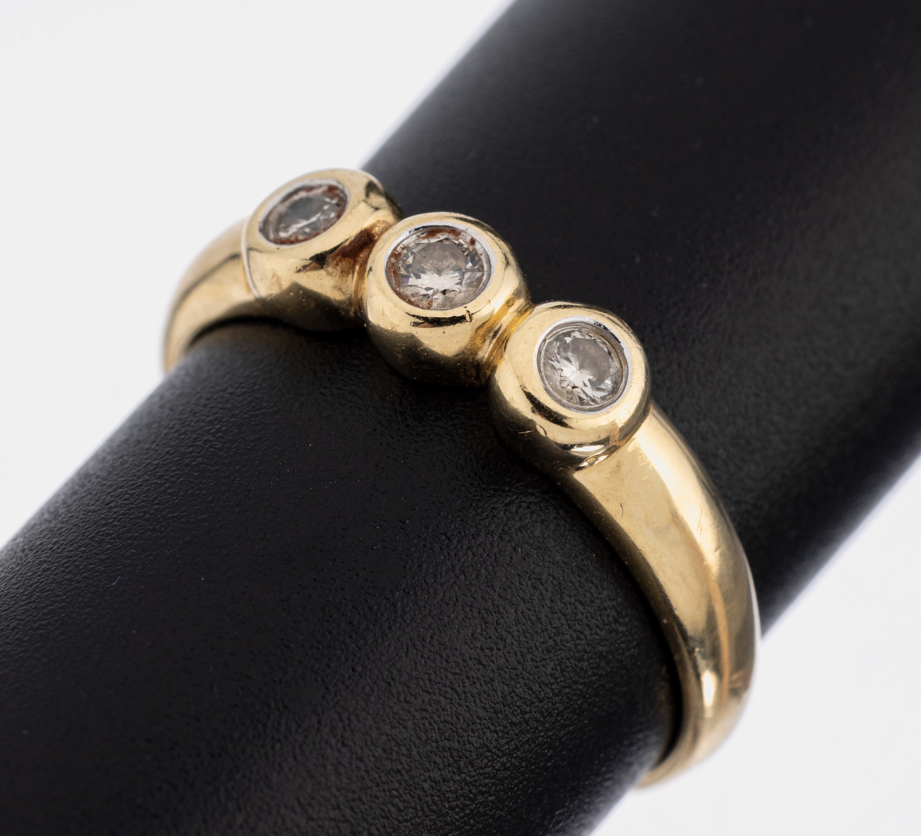 14 kt Gold Brillant-Ring, GG 585/000, 3 Brillanten zus. ca. 0.15 ct Weiß/si, ca. 2.5g, RW 58