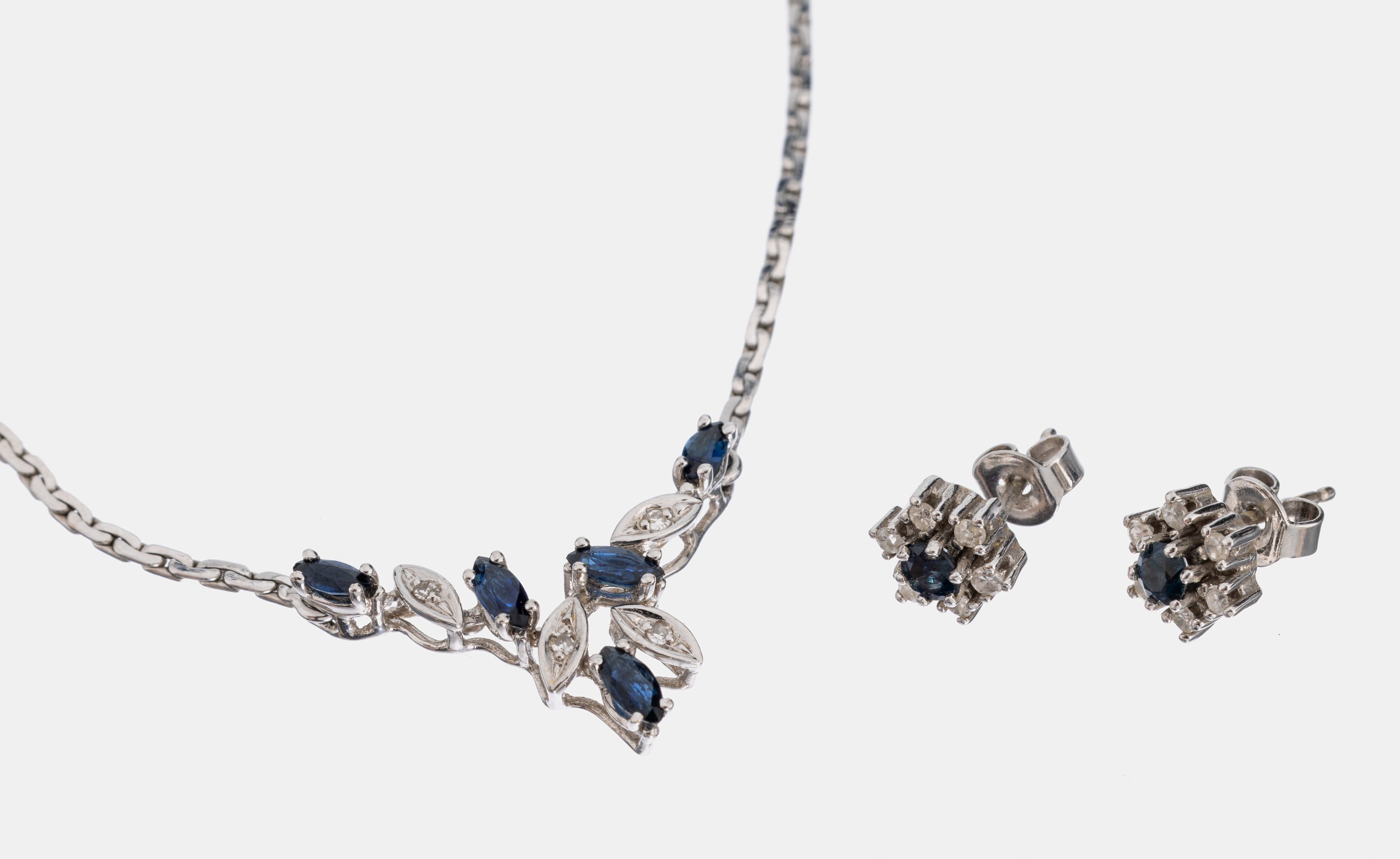 14 kt Gold Saphir-Diamant-Schmuckset, WG 585/000, best. aus Collier GG 500/000 mit 5Saphirnavettes zus. ca. 0.65 ct und 4 8/8- Diamanten zus. ca. ...