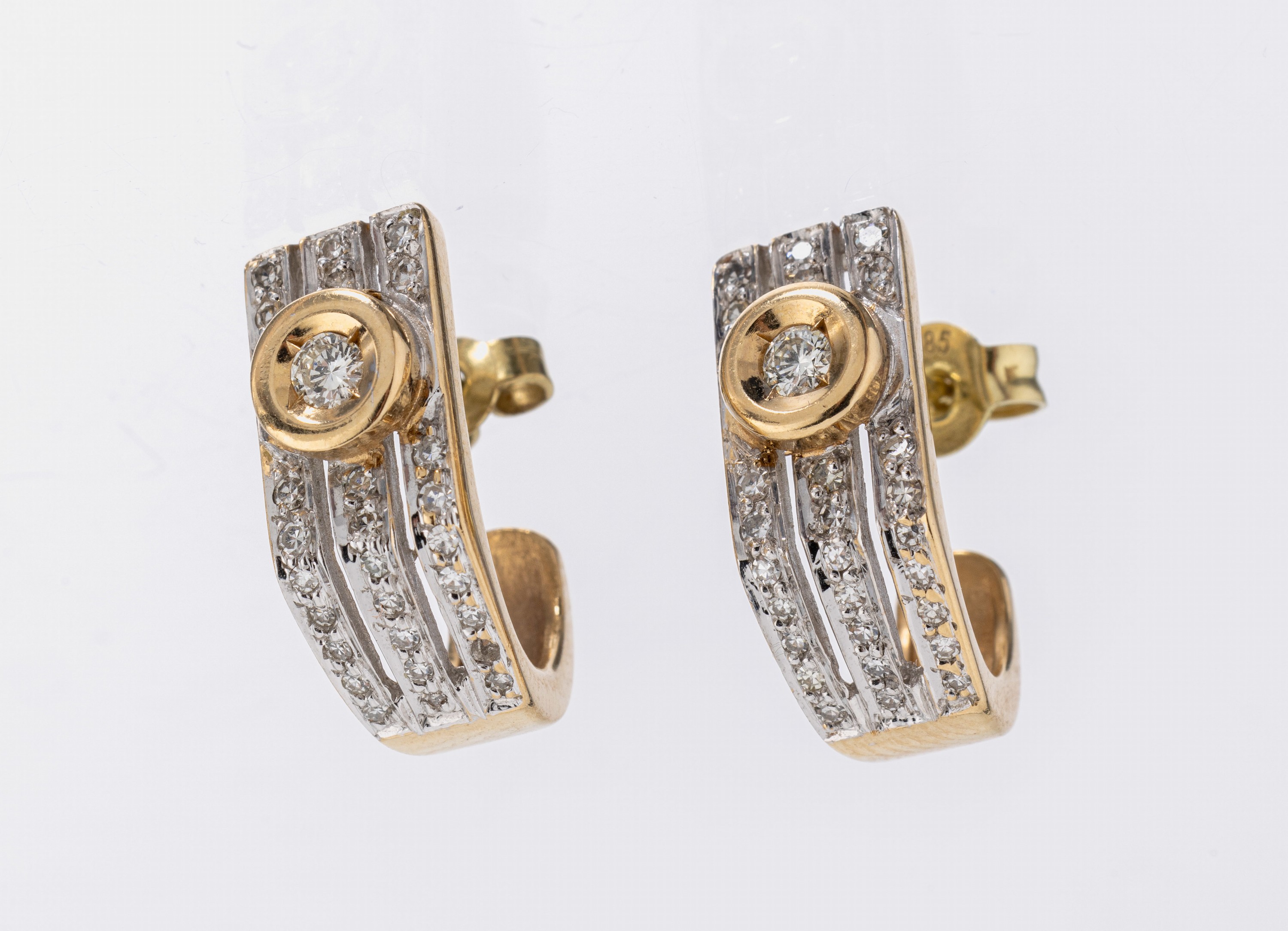 Paar 14 kt Gold Diamant Ohrstecker, GG/WG 585/000, 2 Brillanten und 54 8/8-Diam. zus. ca. 0.48 ct Weiß/si, total ca. 6.6 g, L ca. 2 cm