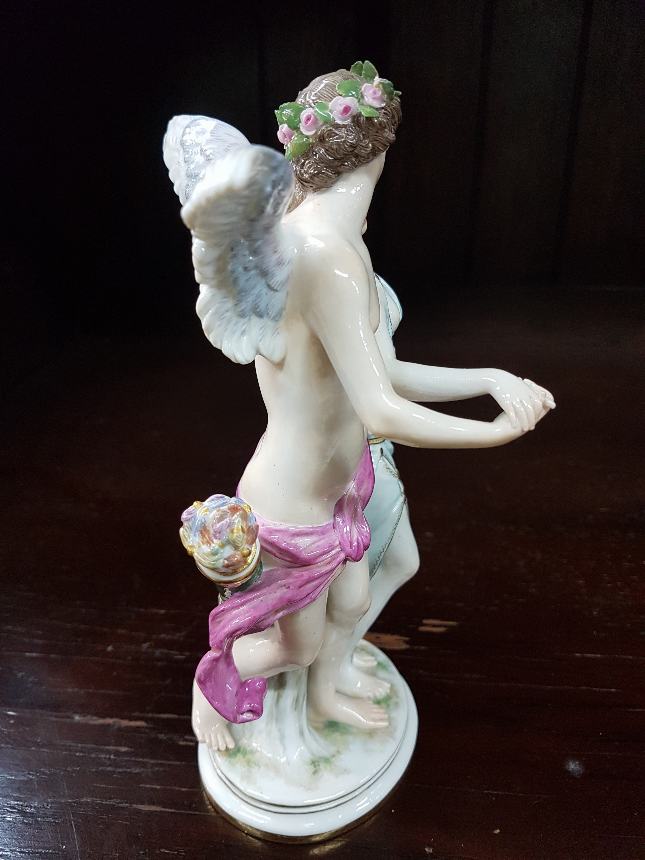 Detail b: Porzellangruppe "Ideale Liebe", Meissen, um 1900, Entw. Gustav Deloy 1895-96, Interpretation des mythologisches Liebespaares Liebesgott ...