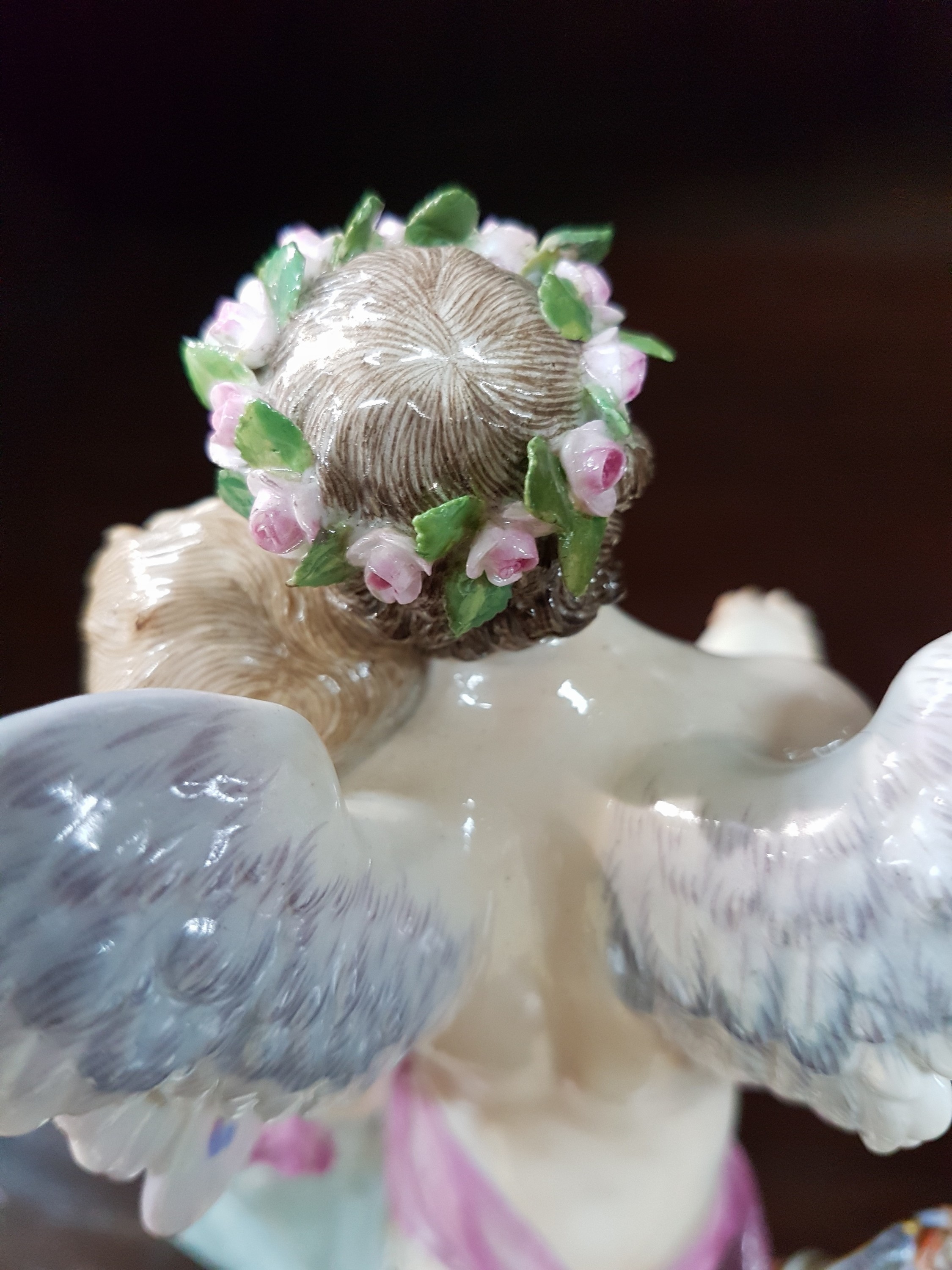 Detail d: Porzellangruppe "Ideale Liebe", Meissen, um 1900, Entw. Gustav Deloy 1895-96, Interpretation des mythologisches Liebespaares Liebesgott ...