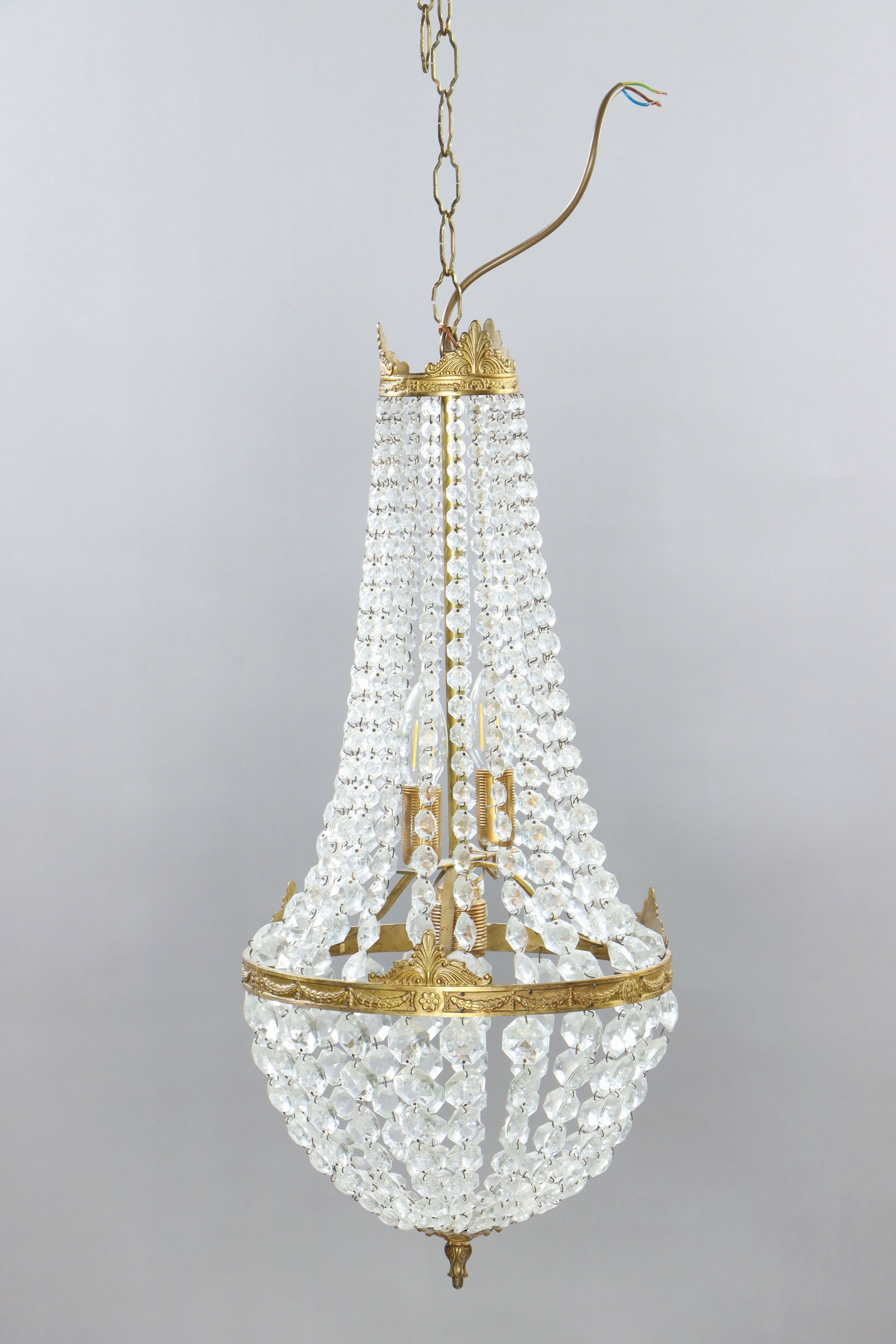 Deckenleuchter, Ende 19.Jh./um 1900, eine Brennstelle, geschliffener Glasbehang, Alters- und Gebr.-spuren, Fu. u. Vollst. nicht geprüft, H.ca. 63 ...