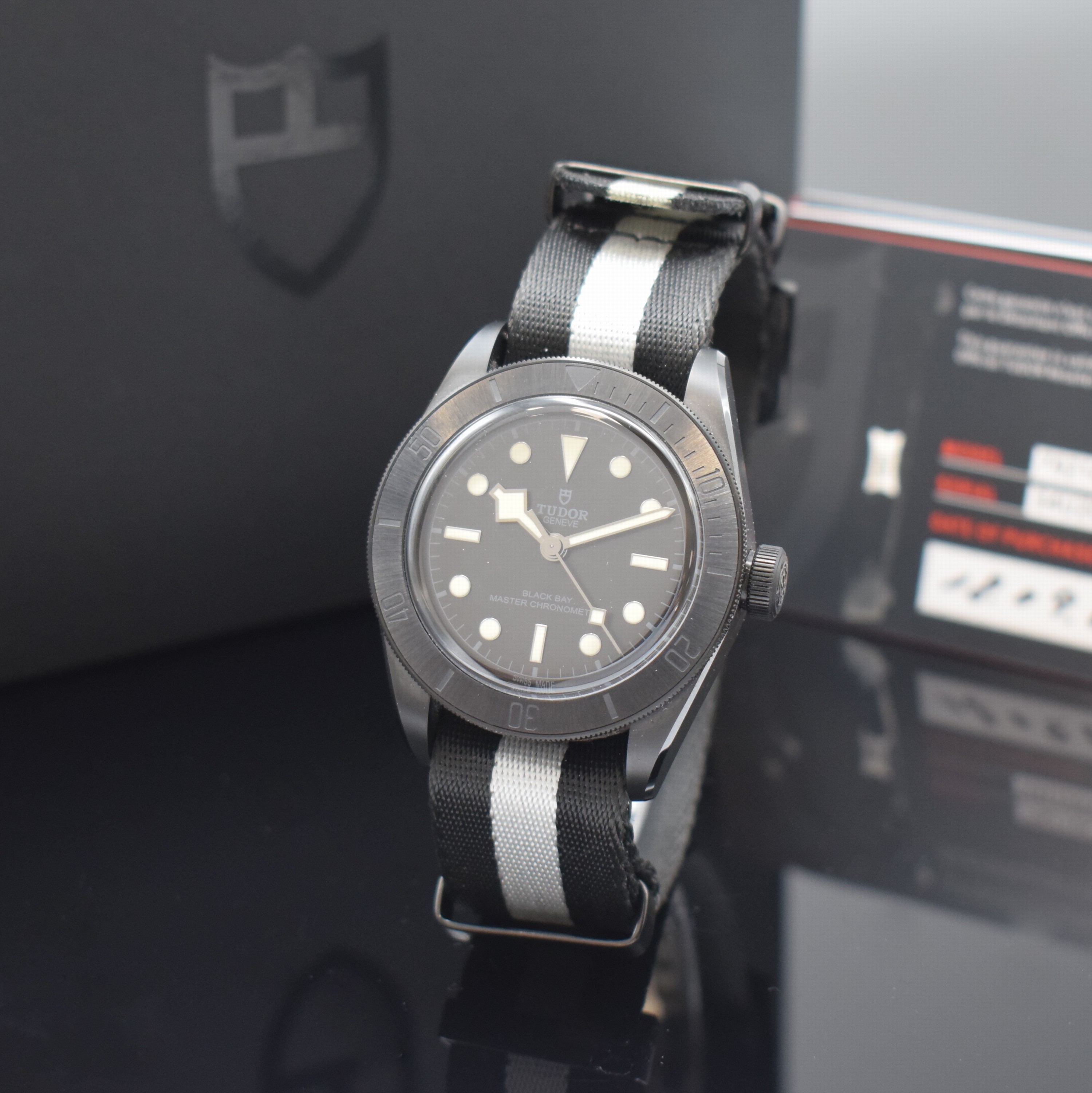TUDOR Black Bay Master Chronometer im Keramikgehäuse Referenz 79210CNU, Schweiz lt. orig. Papier verk. 2021, Automatik, schwarzes, beids. vergl. ...