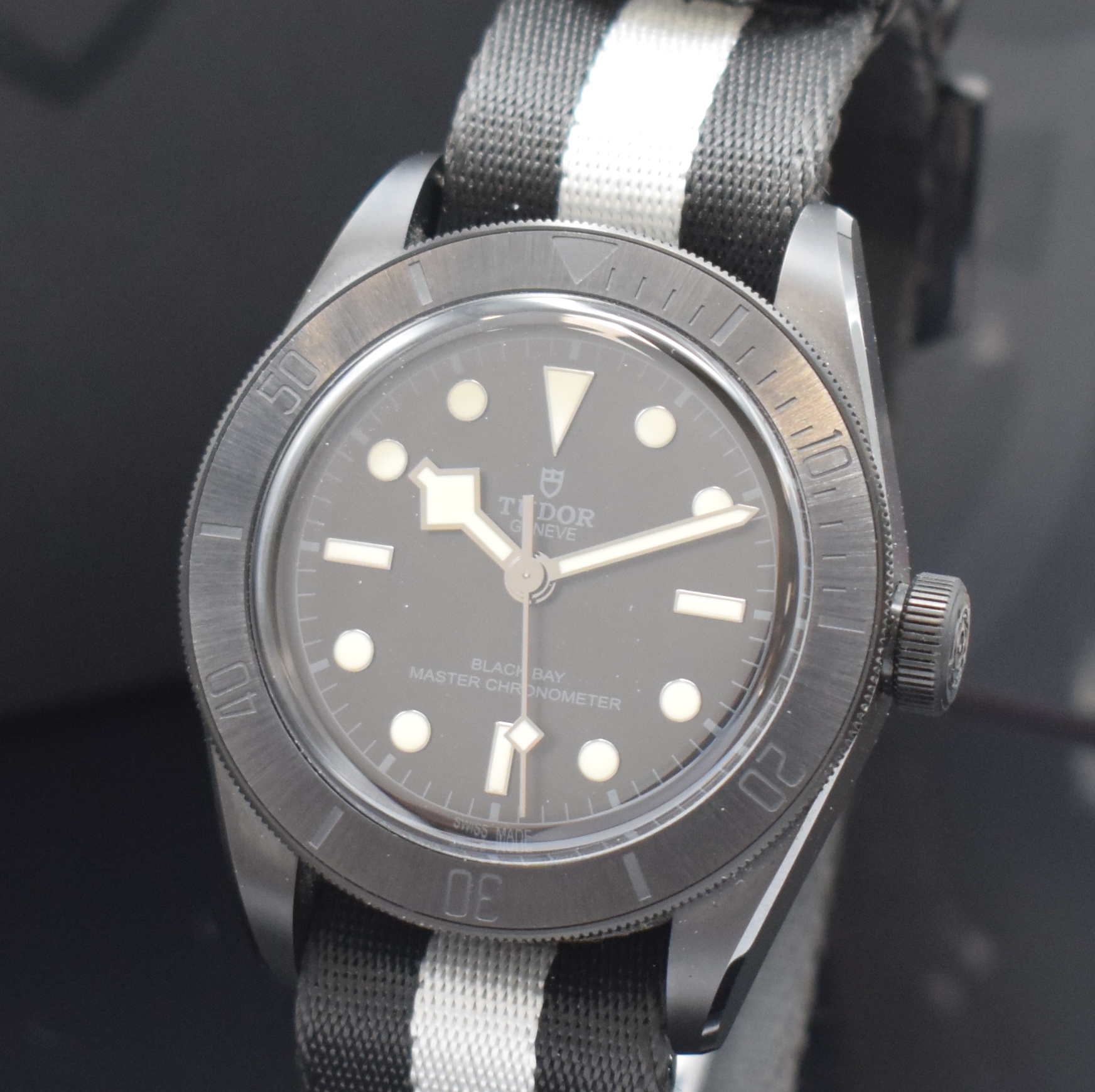 Detail a: TUDOR Black Bay Master Chronometer im Keramikgehäuse Referenz 79210CNU, Schweiz lt. orig. Papier verk. 2021, Automatik, schwarzes, beids. vergl. ...