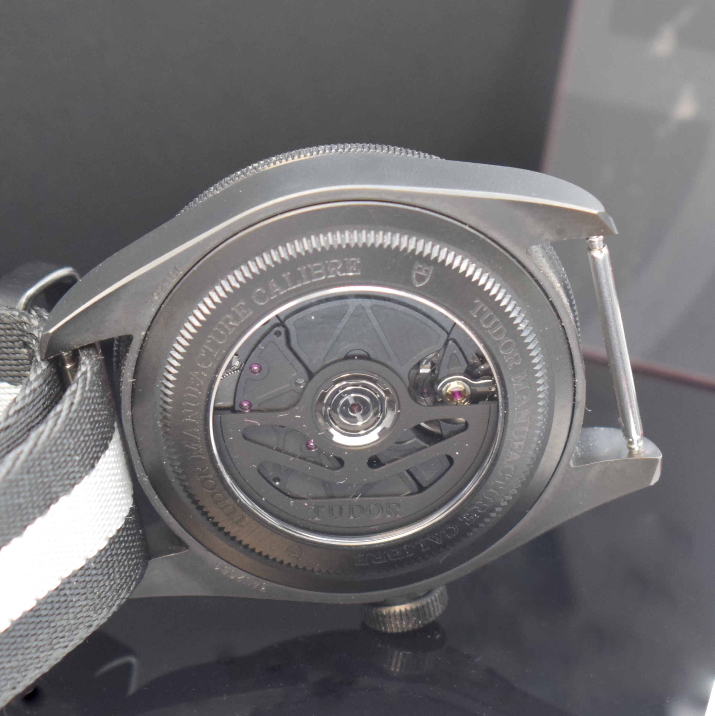 Detail d: TUDOR Black Bay Master Chronometer im Keramikgehäuse Referenz 79210CNU, Schweiz lt. orig. Papier verk. 2021, Automatik, schwarzes, beids. vergl. ...
