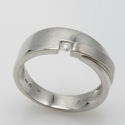 Image 26877235 - Ring mit Brillant, GG/WG 585/000, z.T. matt., Brill. ca. 0.20 ct feines Weiß/si, ...