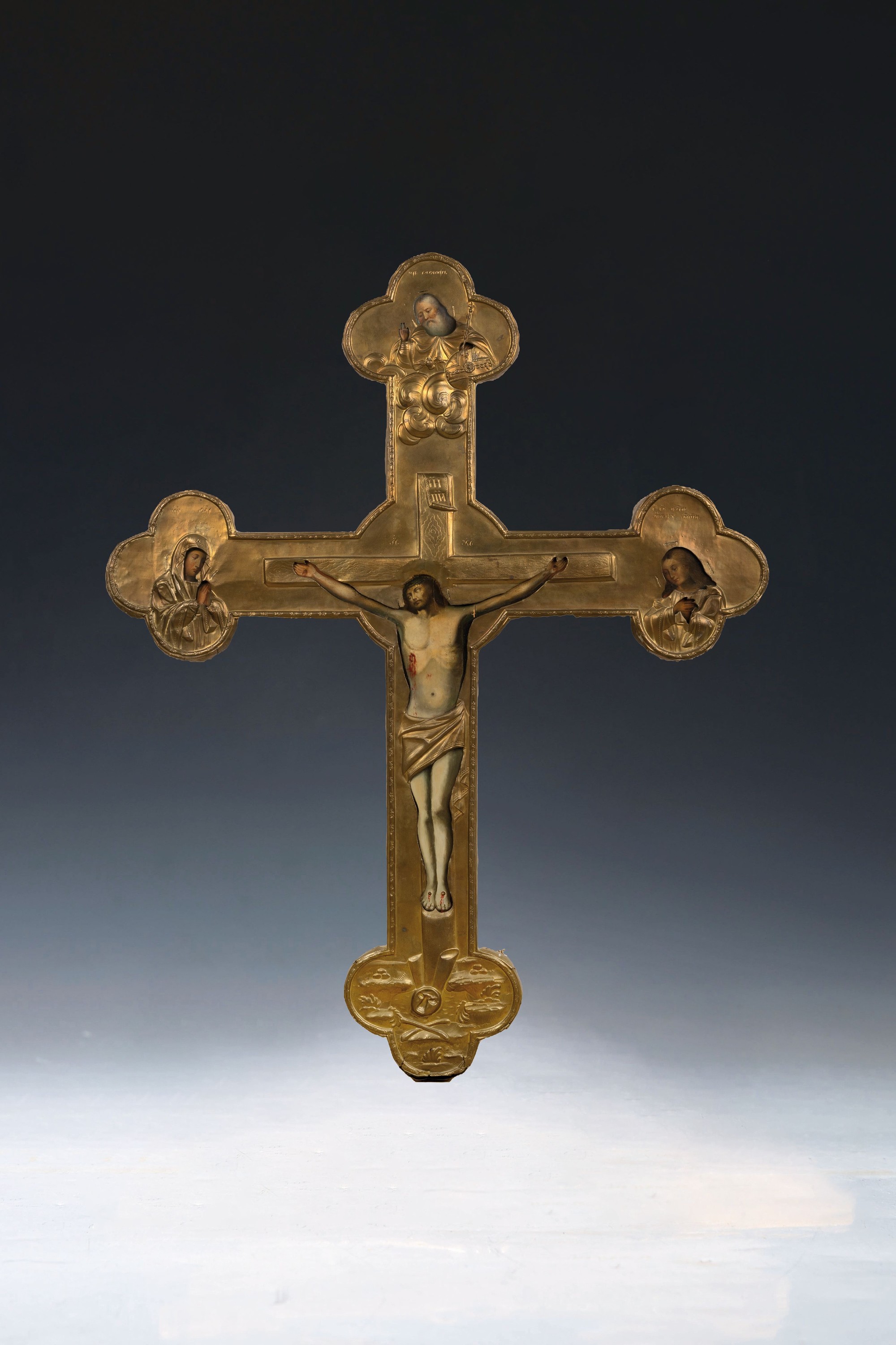 Großes Vortrage- bzw. Prozessionskreuz, um 1880-90, Holz, beidseitig bemalt mit dem gekreuzigten Christus und der Auferstehung, orderseite mit ...