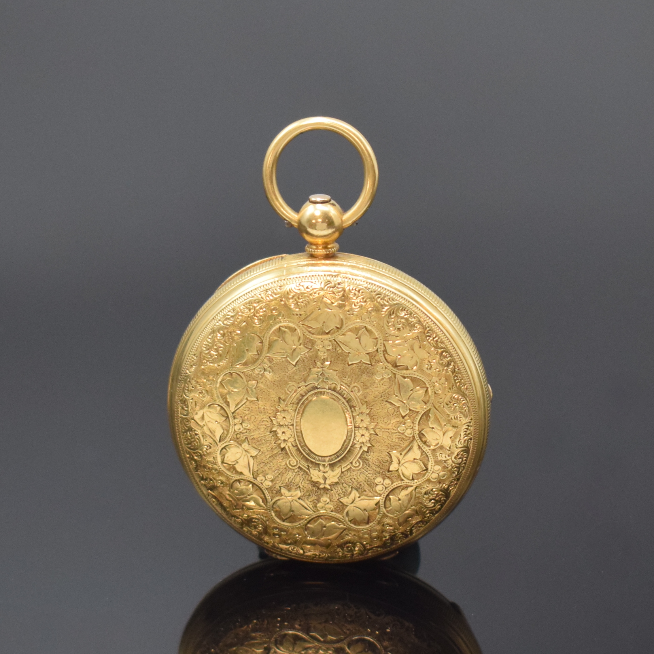 Detail a: JOSEPH PLAYER offene Taschenuhr in GG 750/000, England lt. Hallmark 1869, Schlüsselaufzug, Rückdeckel floral grav., gold. Zifferbl. m. floraler ...