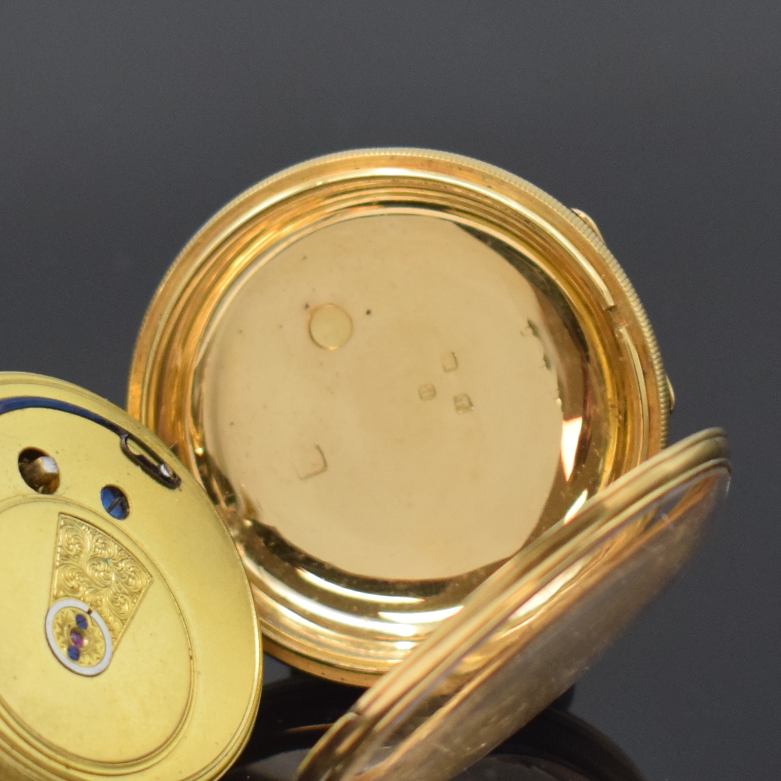 Detail e: JOSEPH PLAYER offene Taschenuhr in GG 750/000, England lt. Hallmark 1869, Schlüsselaufzug, Rückdeckel floral grav., gold. Zifferbl. m. floraler ...