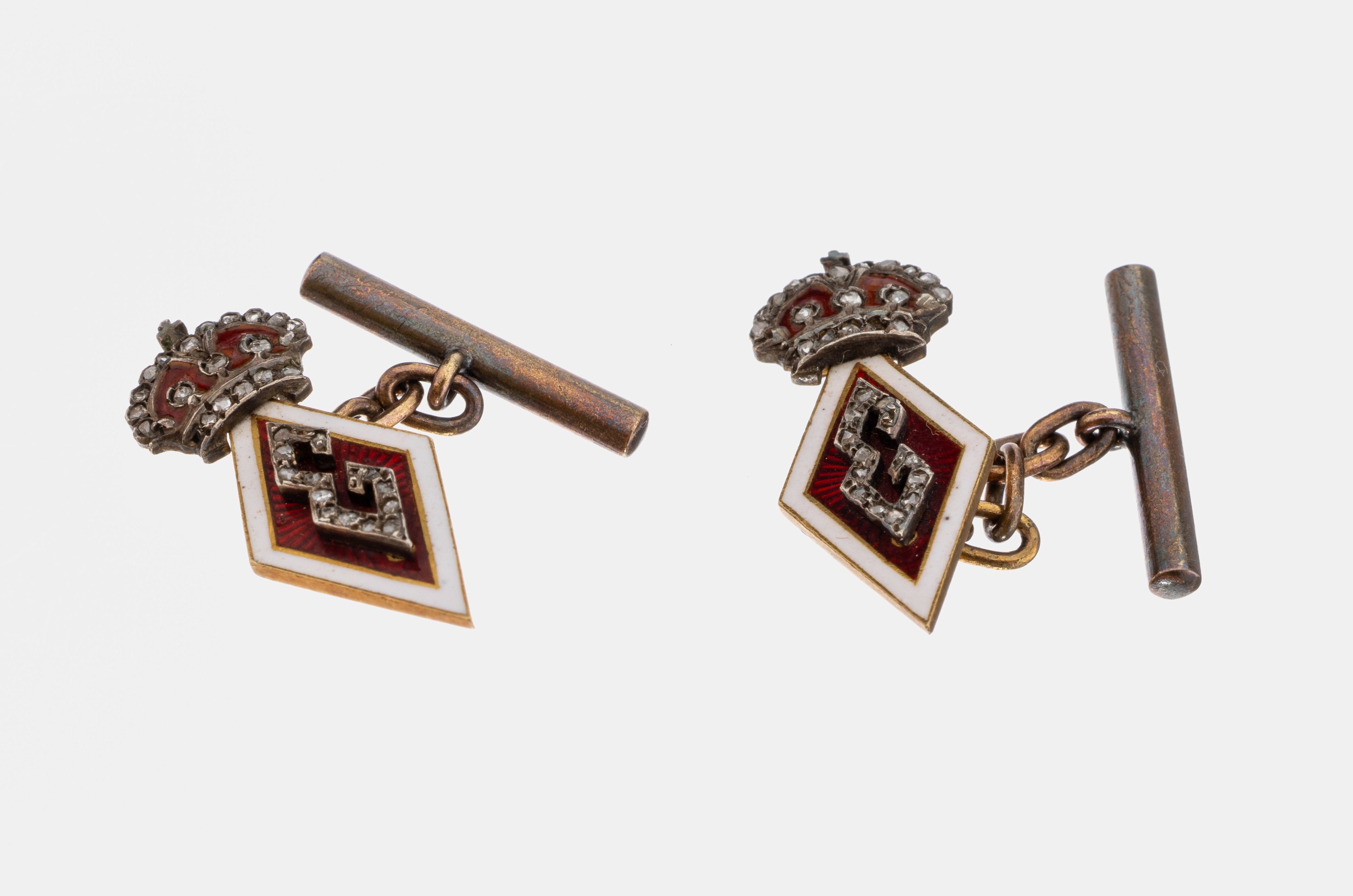 Paar 14 kt Gold Diamant-Email- Manschettenknöpfe, wohl Russland um 1890/1905, rot und weiß emaill., Bekrönung mit Hochadelskrone, z.T. mit ...