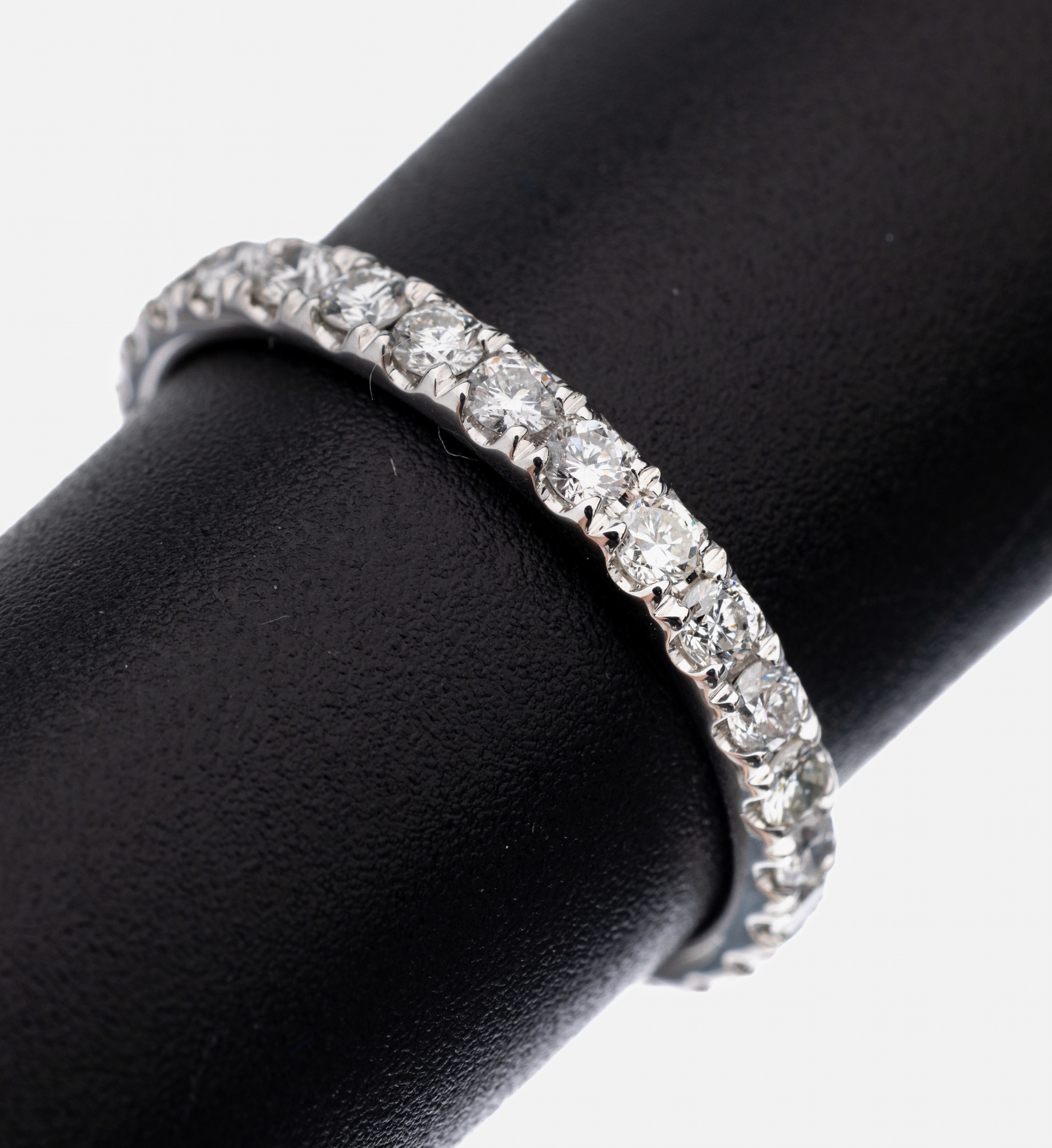 14 kt Gold Brillant-Memoryring, WG 585/000,Brillanten zus. ca. 0.97 ct feines Weiß- Weiß/vs-si, RW 54, ca. 1.7 g