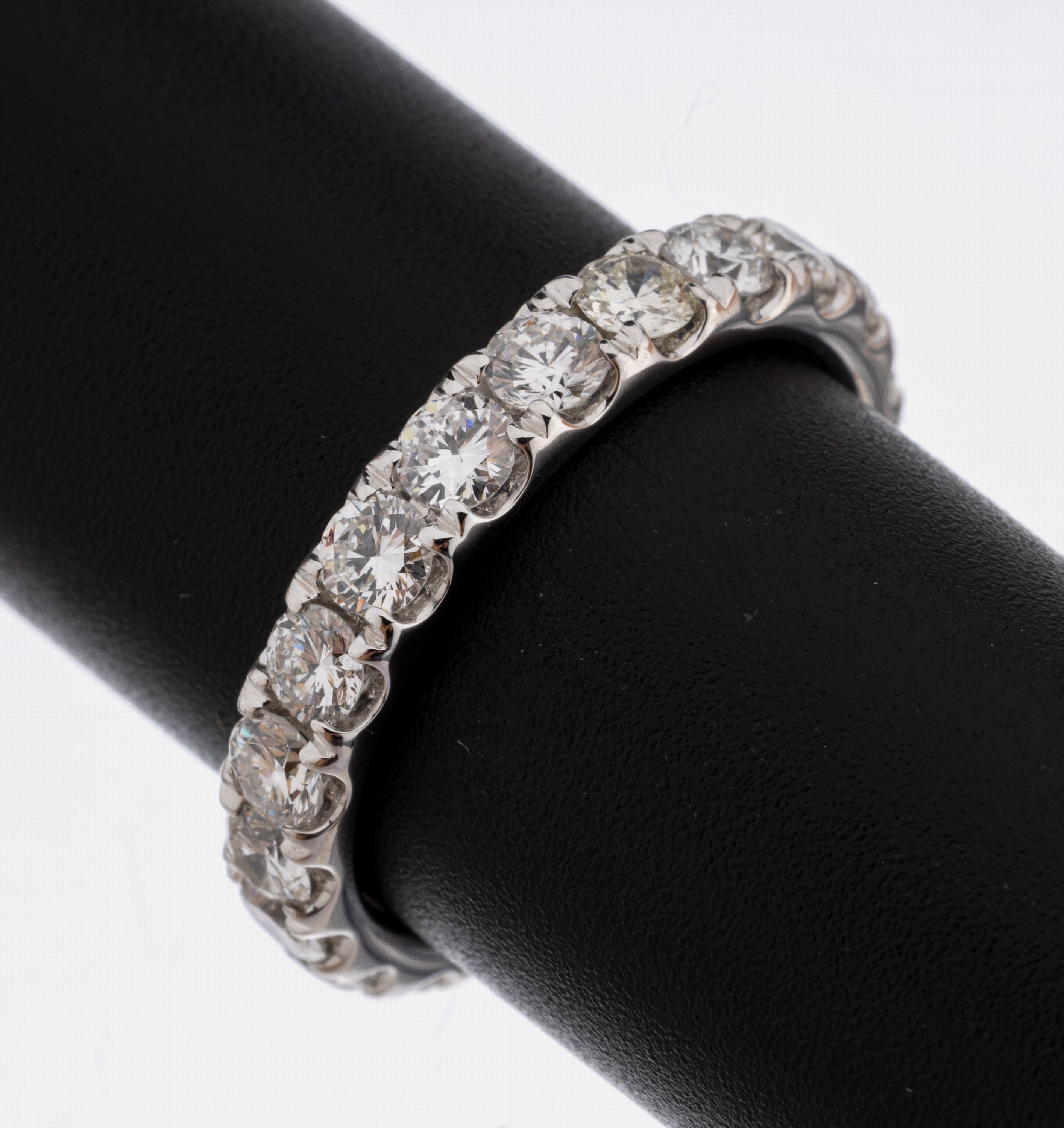 14 kt Gold Brillant-Memoryring, WG 585/000,Brillanten zus. ca. 2.04 ct feines Weiß- Weiß/vs-si, RW 54, ca. 3.5 g