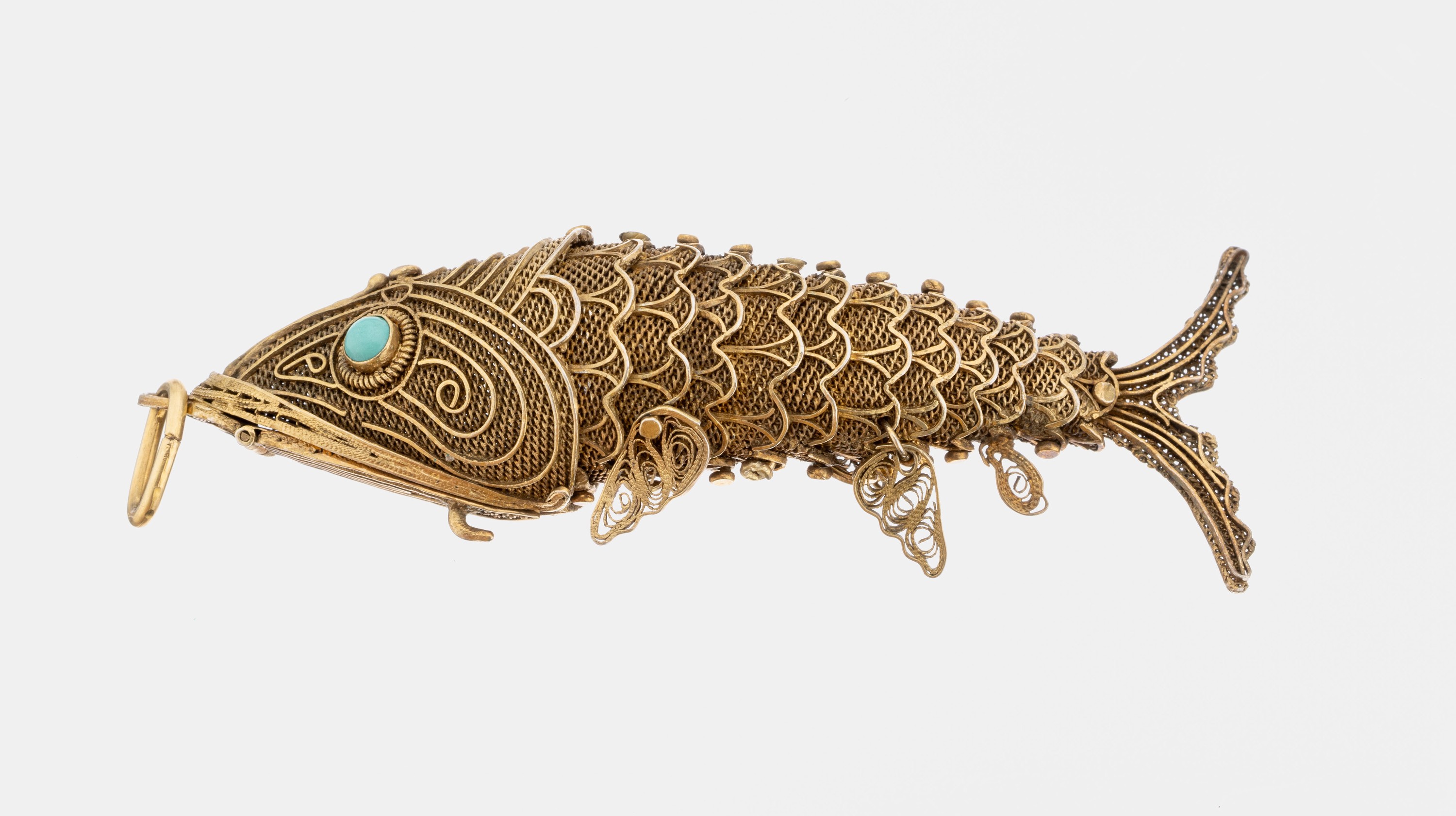 Duftfisch mit Türkisen, Silber verg., China um 1940/50, Filigranarbeit, bewegl. gearbeitet, Augen mit Türkisen, L. ca. 9 cm, ca. 19.4 g