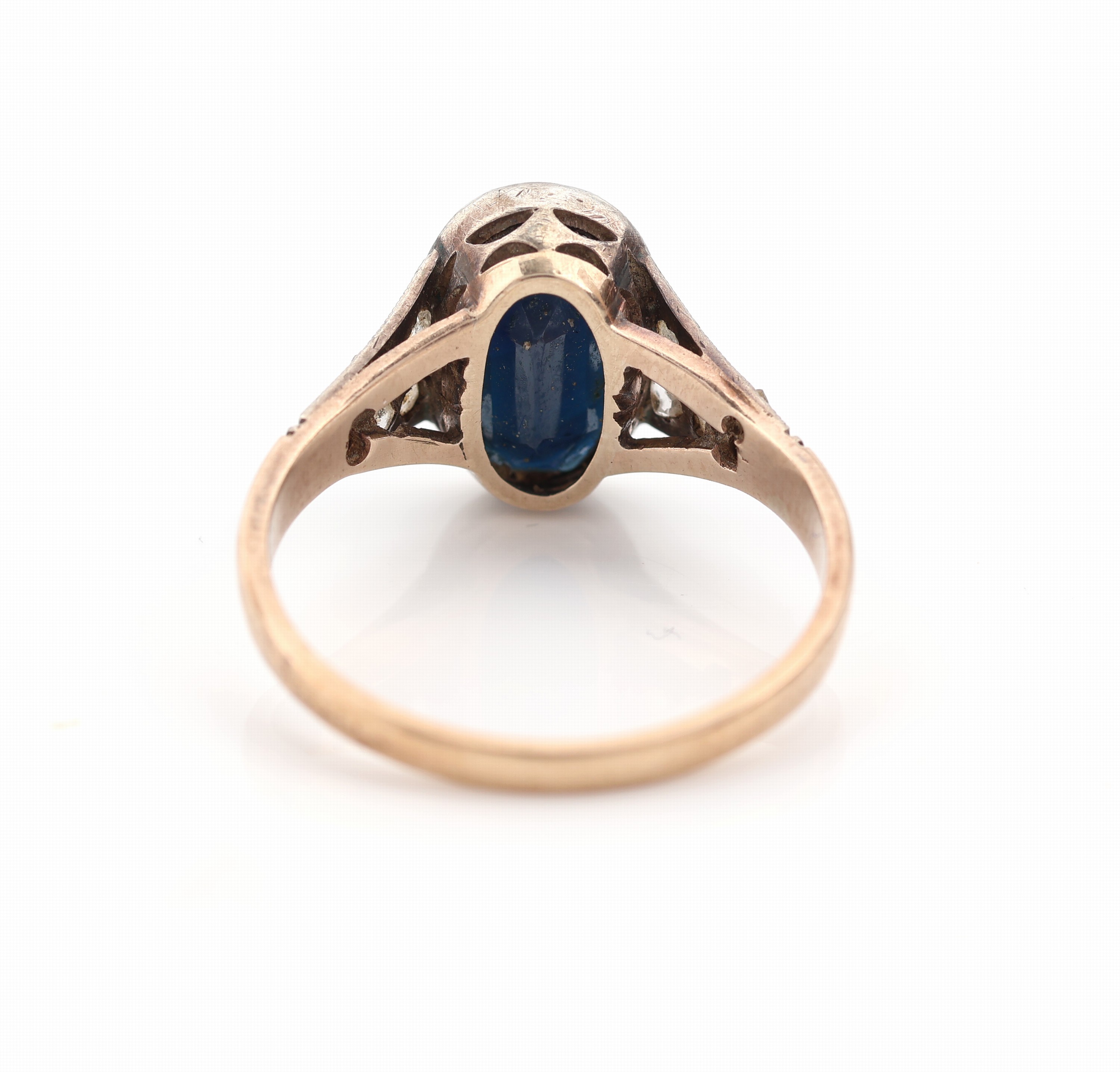 Detail c: Art Deco Platin Saphir-Diamant-Ring, um 1920, Pt und RG 585/, ovalfacett. Saphir ca. 2.0 ct, 12 Diamantrosen zus. ca. 0.20 ct, RW 55, ca. 3.2 g, ...