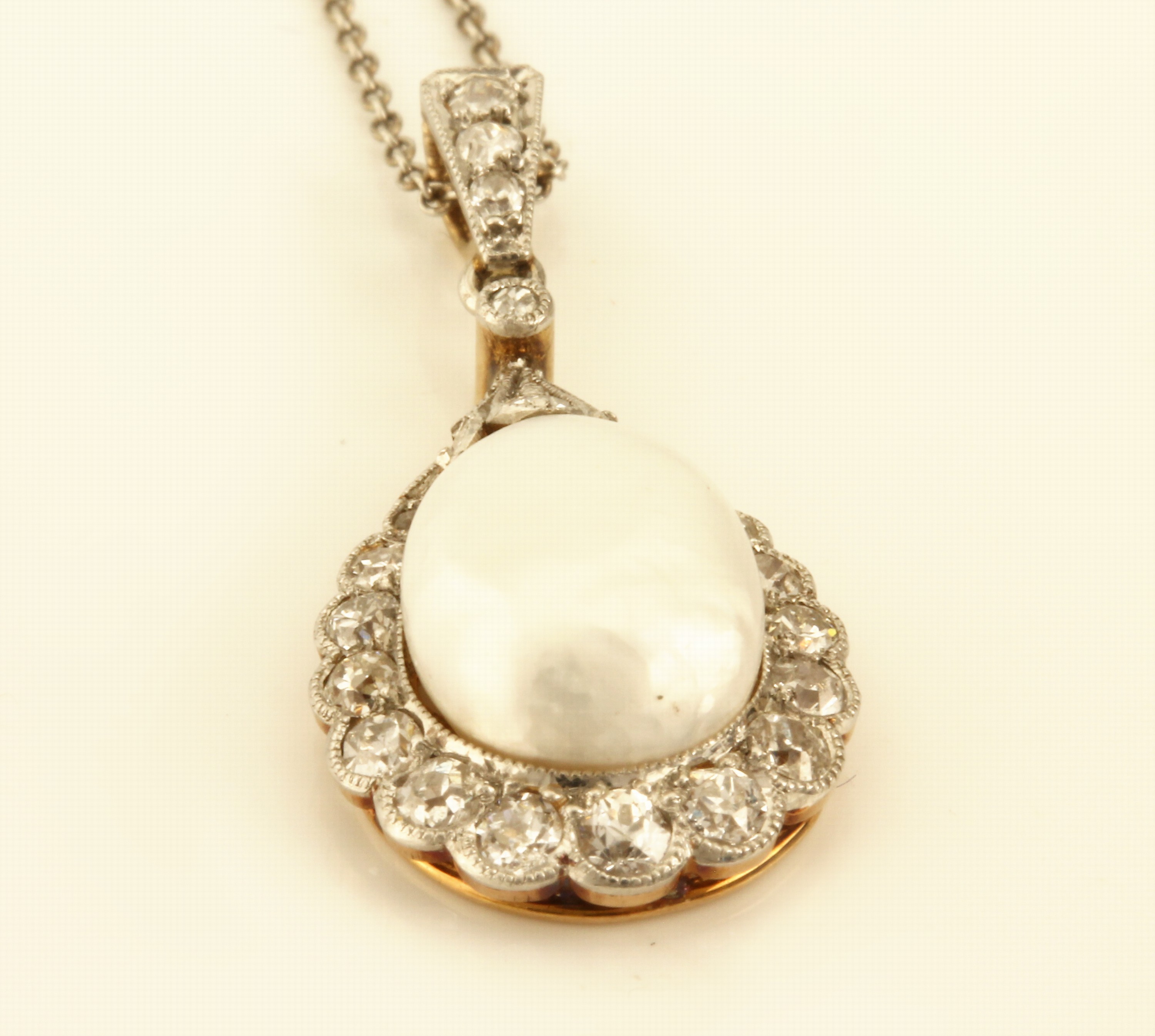 Detail b: 14 kt Gold Jugendstil Diamant-Perl-Anhänger, Platin und GG 585/000 gepr., in Platin gefasste Altschliffdiamanten zus. ca. 1.00 ct Weiß/si-p, ...