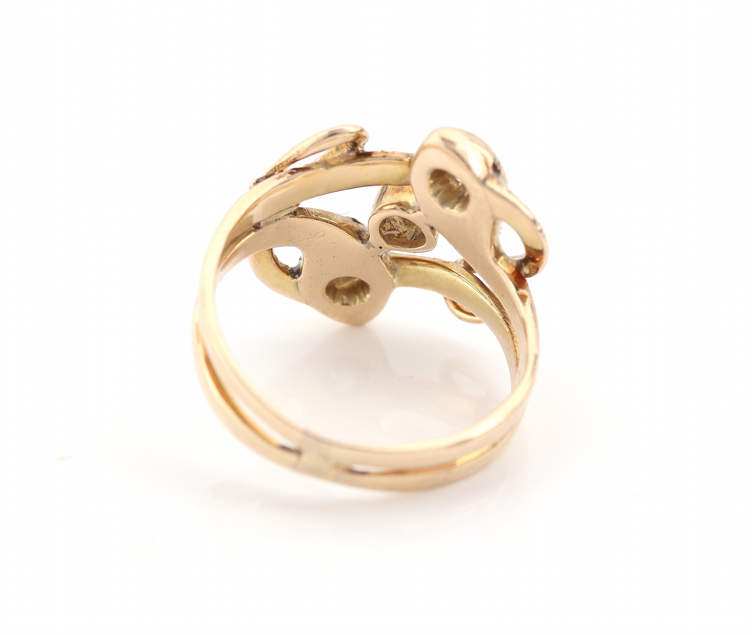 Detail b: 14 kt Gold Diamant-Ring, um 1900/10, GG 585/000, 3 Altschliffdiamanten zus. ca. 0.40 ct Weiß/si, fein grav., RW 54, ca. 5.8 g
