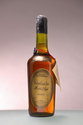 Image 26878005 - 1 Flasche 1939 E. Patry Calvados Hors D'Age, ca. 70cl, 42%Vol., in orig. Karton