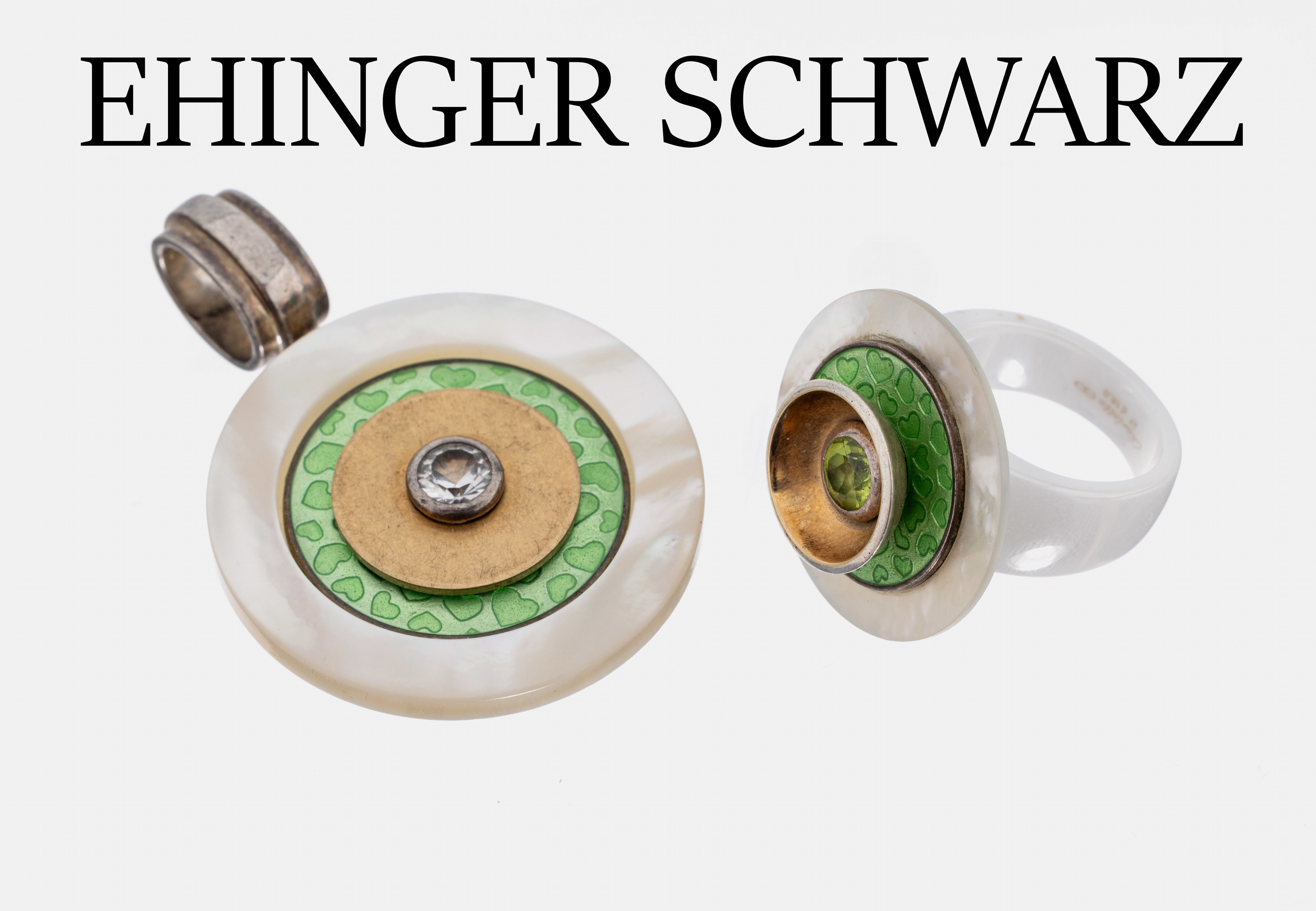 Außergewöhnliches EHINGER SCHWARZ/CHARLOTTE Schmuckset, 925er Silber und Stahl, best. aus: Ring und Anhänger, mit Perlmuttscheiben und emaill. ...