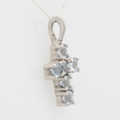 26878317a - Kreuzanhänger mit Aquamarinen, WG 585/000, fac. Aquamarine Schätzpreis: 380, - ...