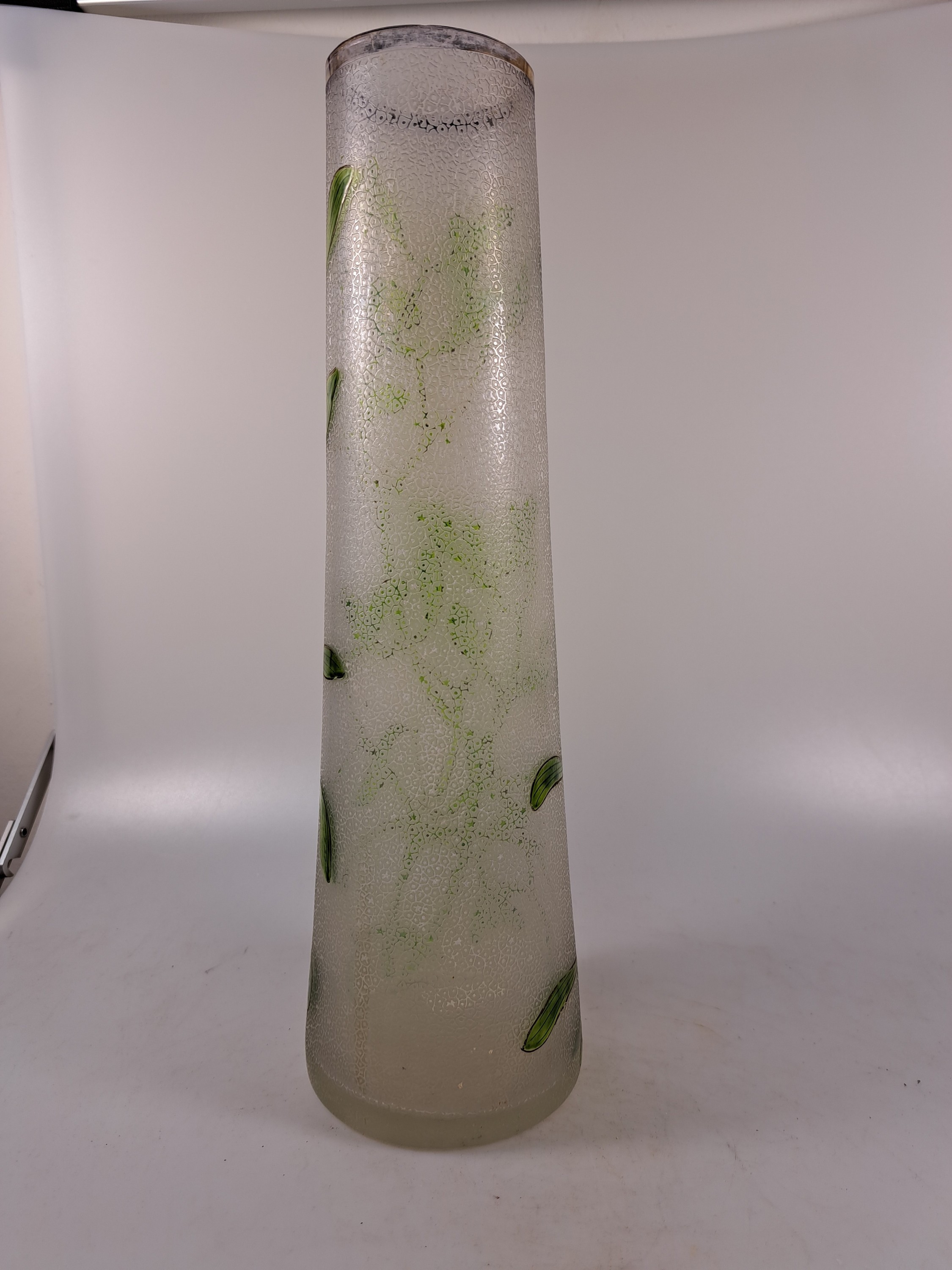 Detail a: Vase, Frankreich, wohl Legras, 1920er Jahre,farbloses geätztes Glas, Emailmalerei von Mistelzweigen, Goldrand, H. ca. 35cm