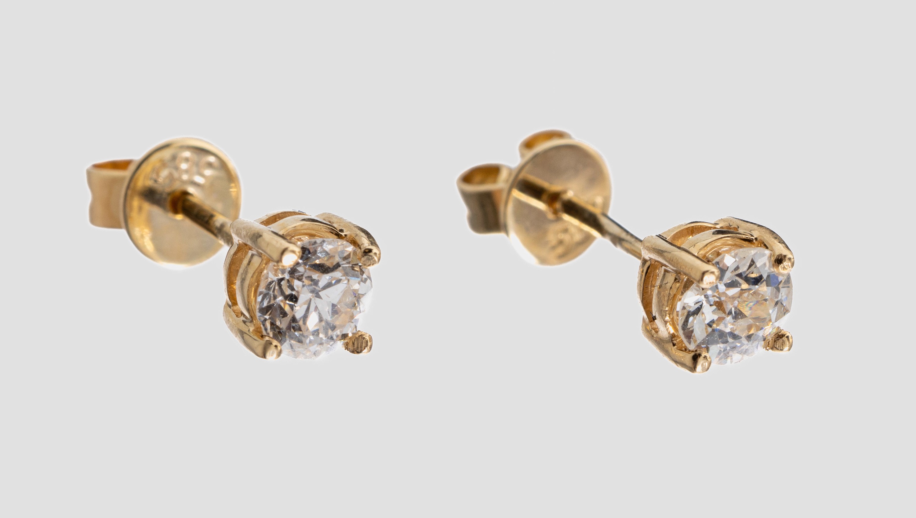 Paar 14 kt Gold Diamant-Ohrstecker, GG 585/000, 2 Altschliffdiamanten zus. ca. 0.54 ct Weiß-l.get.Weiß/si