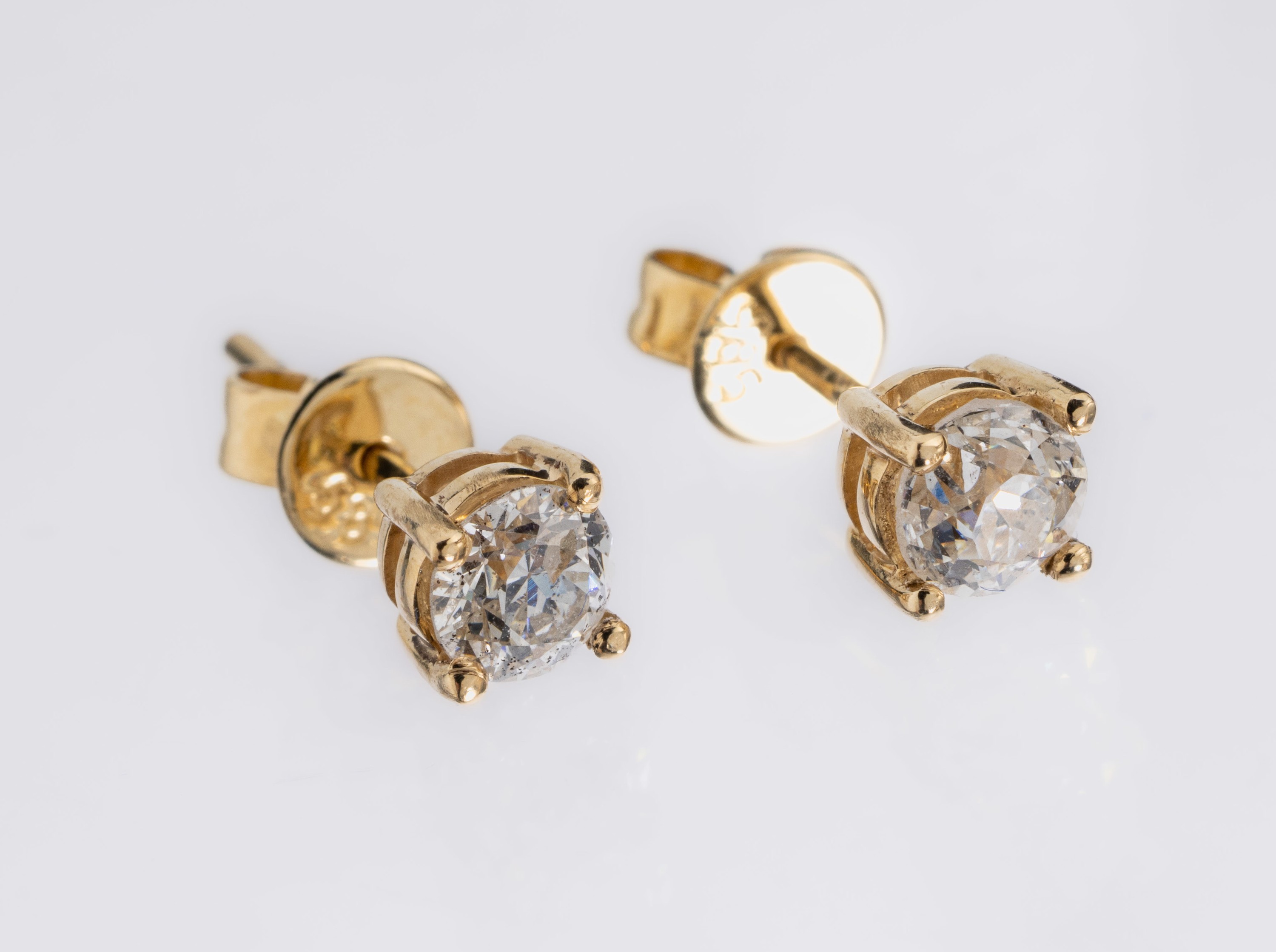 Paar 14 kt Gold Diamant-Ohrstecker, GG 585/000, 2 Altschliffdiamanten zus. ca. 0.59 ct Weiß-l.get.Weiß/si-p
