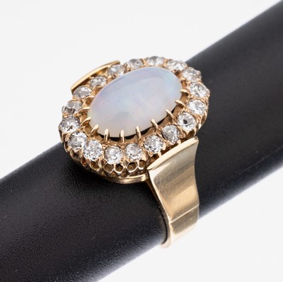 Image 14 kt Gold Opal-Diamant-Ring, um 1900, RG 585/000, mittig ovaler Opal-Cabochon ca. 2.50 ...
