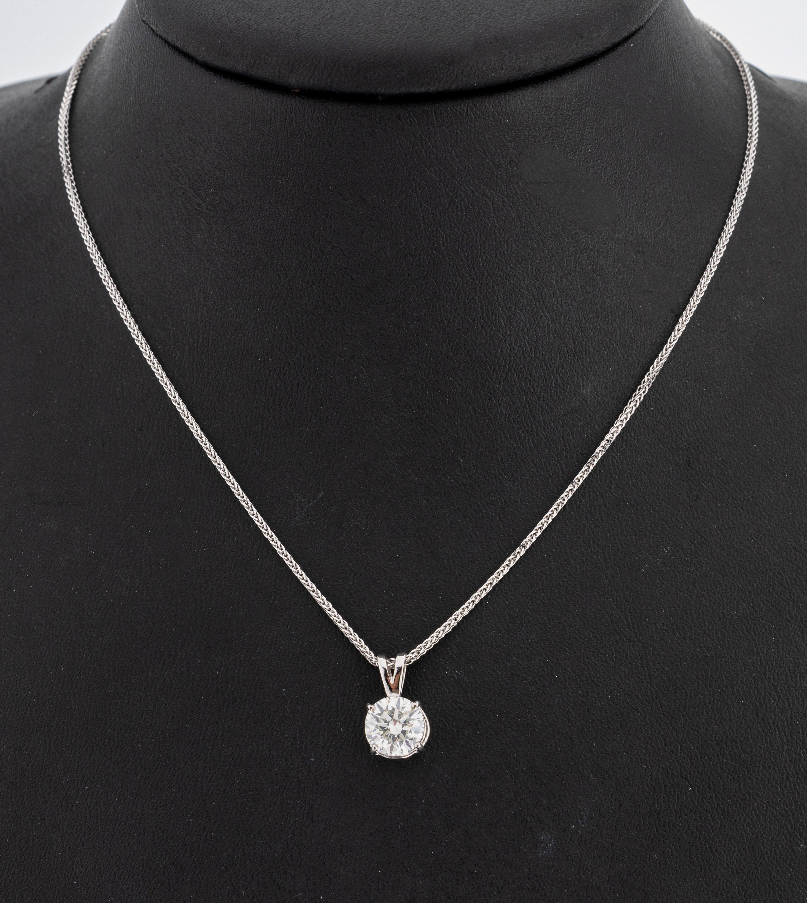 14 kt Gold Brillant-Anhänger, WG 585/000, Brillant ca. 1.96 ct feines Weiß+(F)/si1, an WG Kette, L. ca. 42 cm, ca. 3.1 g, Federringschließe, mit ...