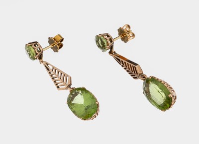 Image Paar 14 kt Gold Peridot-Ohrstecker, um 1920, RG 585/000, länglich bewegl., 2 rund- ...