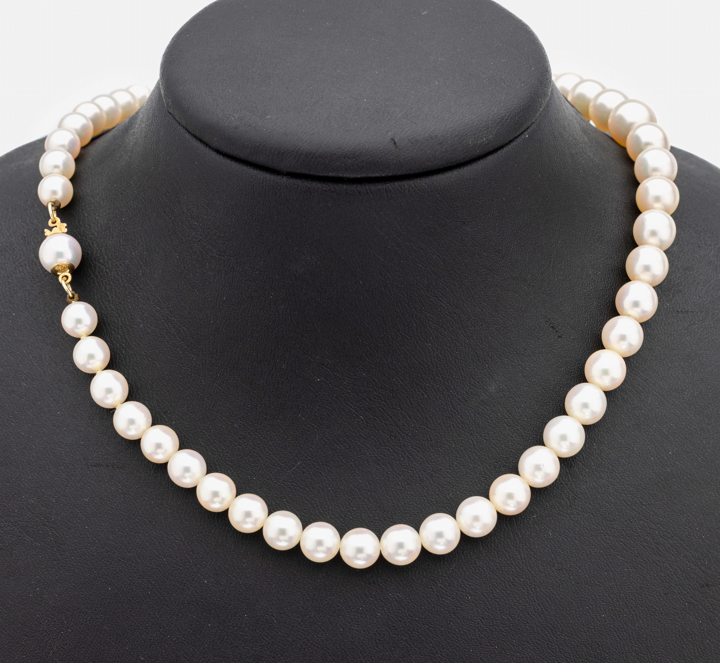 Zuchtperl-Collier mit 18 kt Gold Steckschließe, GG 750/000, im Verlauf Akoyazuchtperlen, D. ca. 6.7-9.5 mm, Verschluss in Perle integriert (sek.), ...