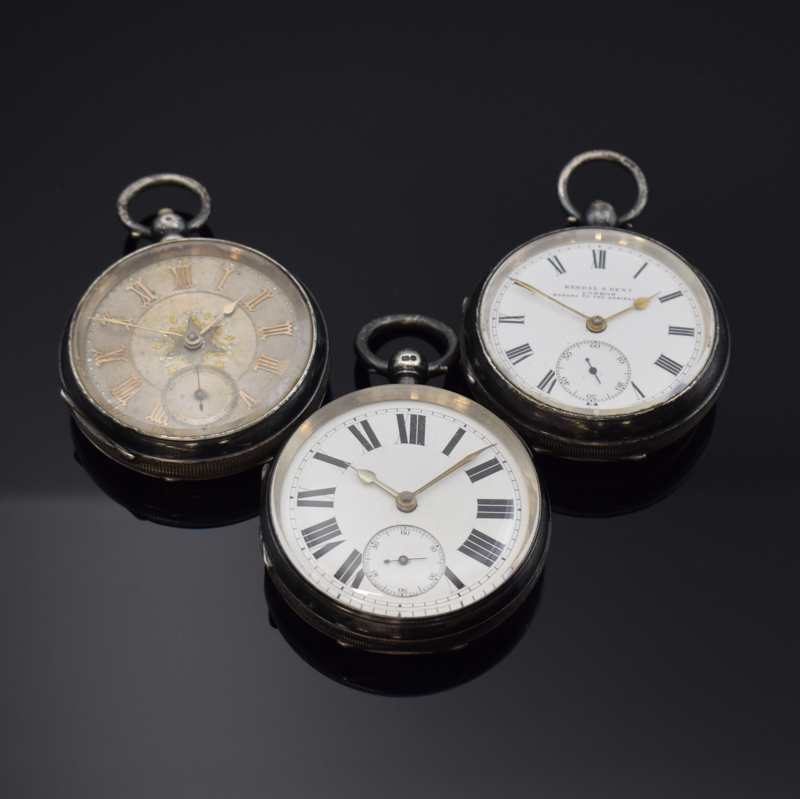 Konvolut: 3 schwere, offene Taschenuhren in Sterlingsilber, um 1880, Schlüsselaufzug, 2x England, Emailzifferbl., kl. Sek. b. 6, verg. ...