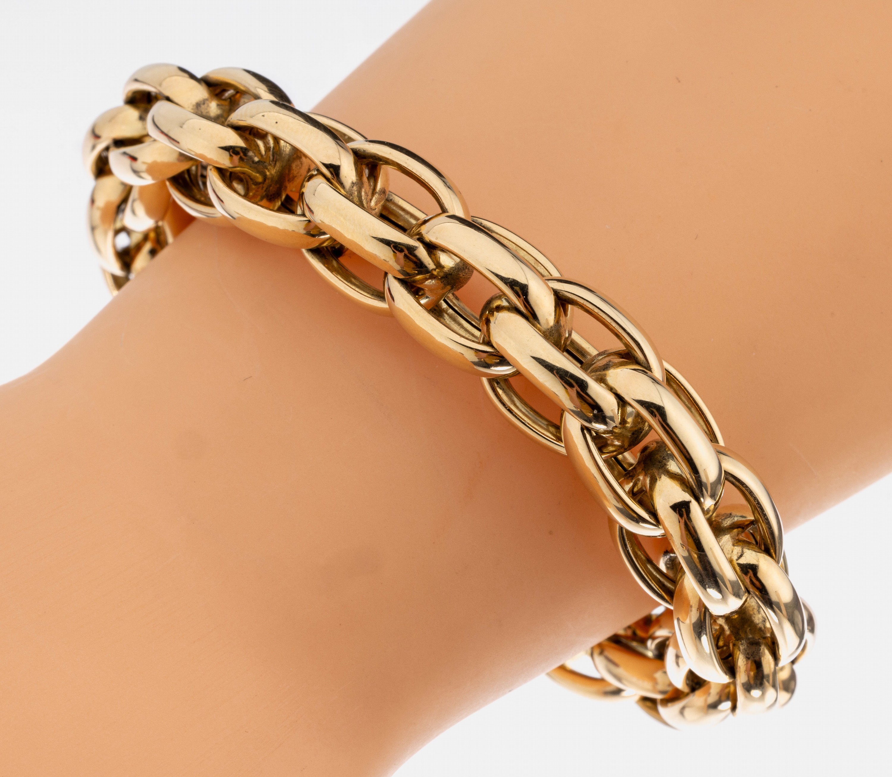 14 kt Gold Armband, GG 585/000, ovale Glieder in sich verschlungen, große Federringschließe, L. ca. 22 cm, ca. 46.8 g