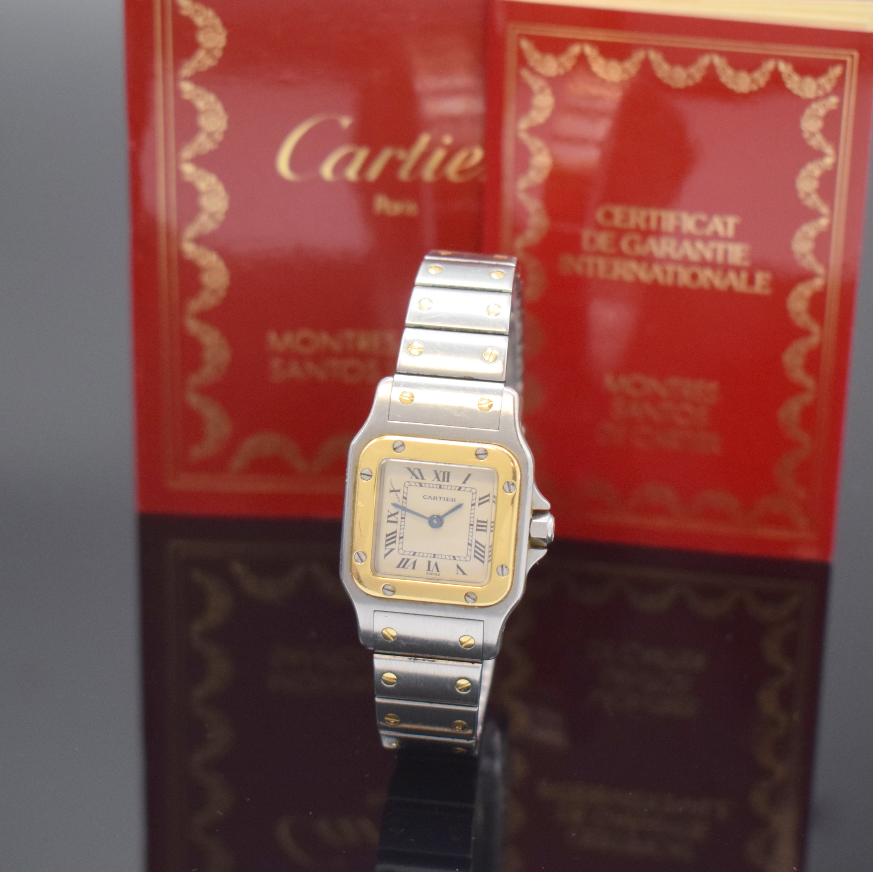 CARTIER Santos Damenarmbanduhr in Stahl/Gold Referenz 1057930, Schweiz um 1995, quarz, Boden 8-fach verschr., orig. Gliederband m. dopp. Faltschl., ...