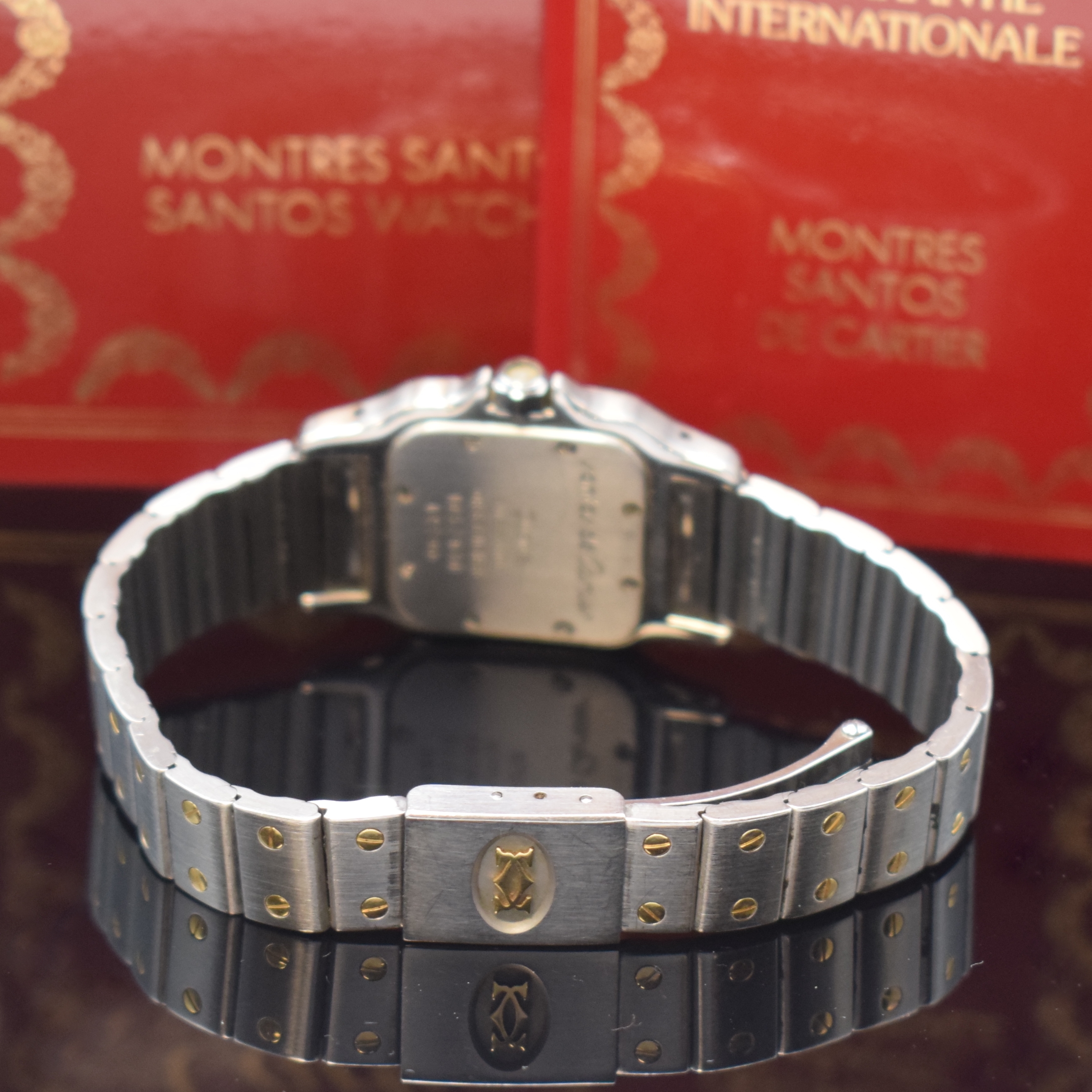 Detail b: CARTIER Santos Damenarmbanduhr in Stahl/Gold Referenz 1057930, Schweiz um 1995, quarz, Boden 8-fach verschr., orig. Gliederband m. dopp. Faltschl., ...