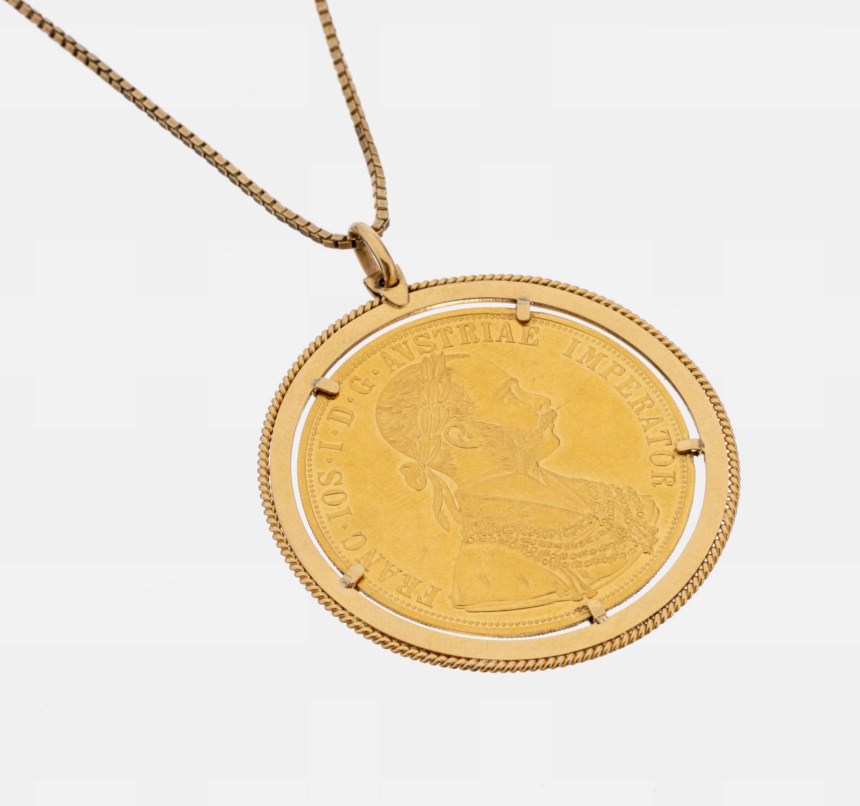 18 kt Gold Münz-Anhänger, Fassung GG 750/000, Münzeinlage: 4 Dukaten, Österreich/Ungarn 1915, Franz Joseph I., offizielle Nachprägung, an 8 kt ...