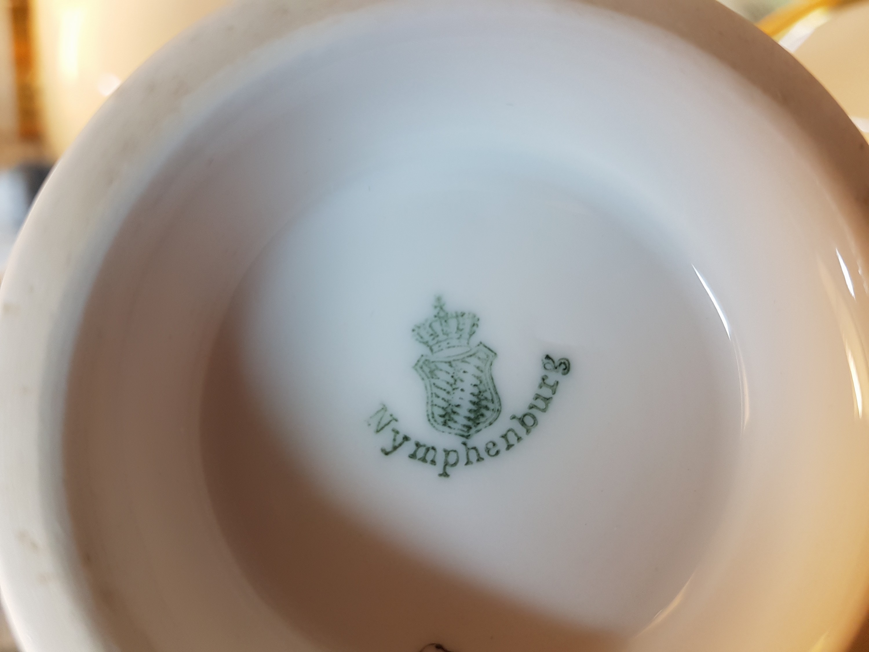 Detail f: Kaffeeservice, Nymphenburg für 7 Personen, Kaffeekanne und große Milchkanne aus der Biedermeierzeit um 1840/50, H. ca. 20/24 cm, Vergoldung ...