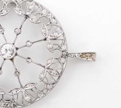 26878923b - Platin Jugendstil Diamant-Anhänger, um 1900, Pt gepr., feine runde Arbeit, floral, ...
