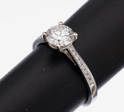 Image 18 kt Gold Brillant-Ring, WG 750/000, mittiger Brillant ca. 1.00 ct feines Weiß ...