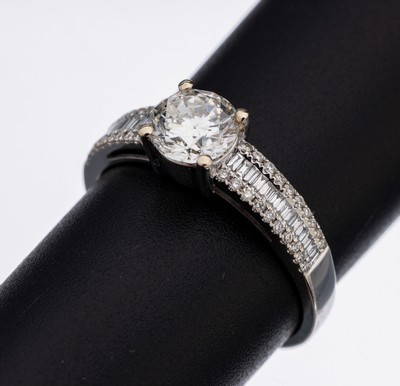 Image 26878982 - 18 kt Gold Brillant-Ring, WG 750/000, mittiger Brillant ca. 1.01 ct feines Weiß+ ...
