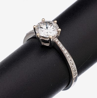 Image 18 kt Gold Brillant-Ring, WG 750/000, mittiger Brillant ca. 1.12 ct Hochfeines ...