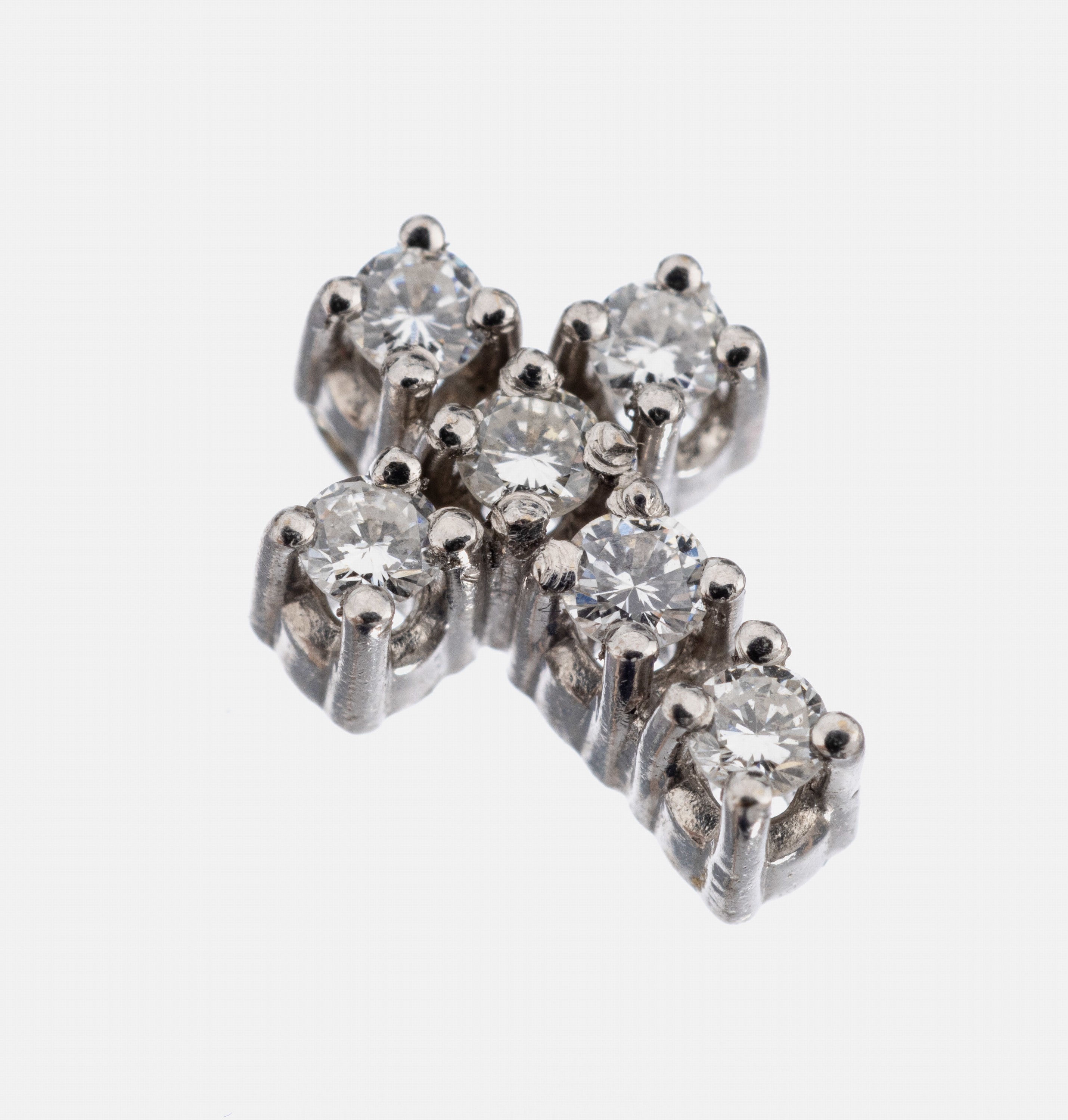 14 kt Gold Brillant-Kreuzanhänger, WG 585/000, 6 Brillanten zus. ca. 0.15 ct feines Weiß-Weiß/vs-si, zierlich