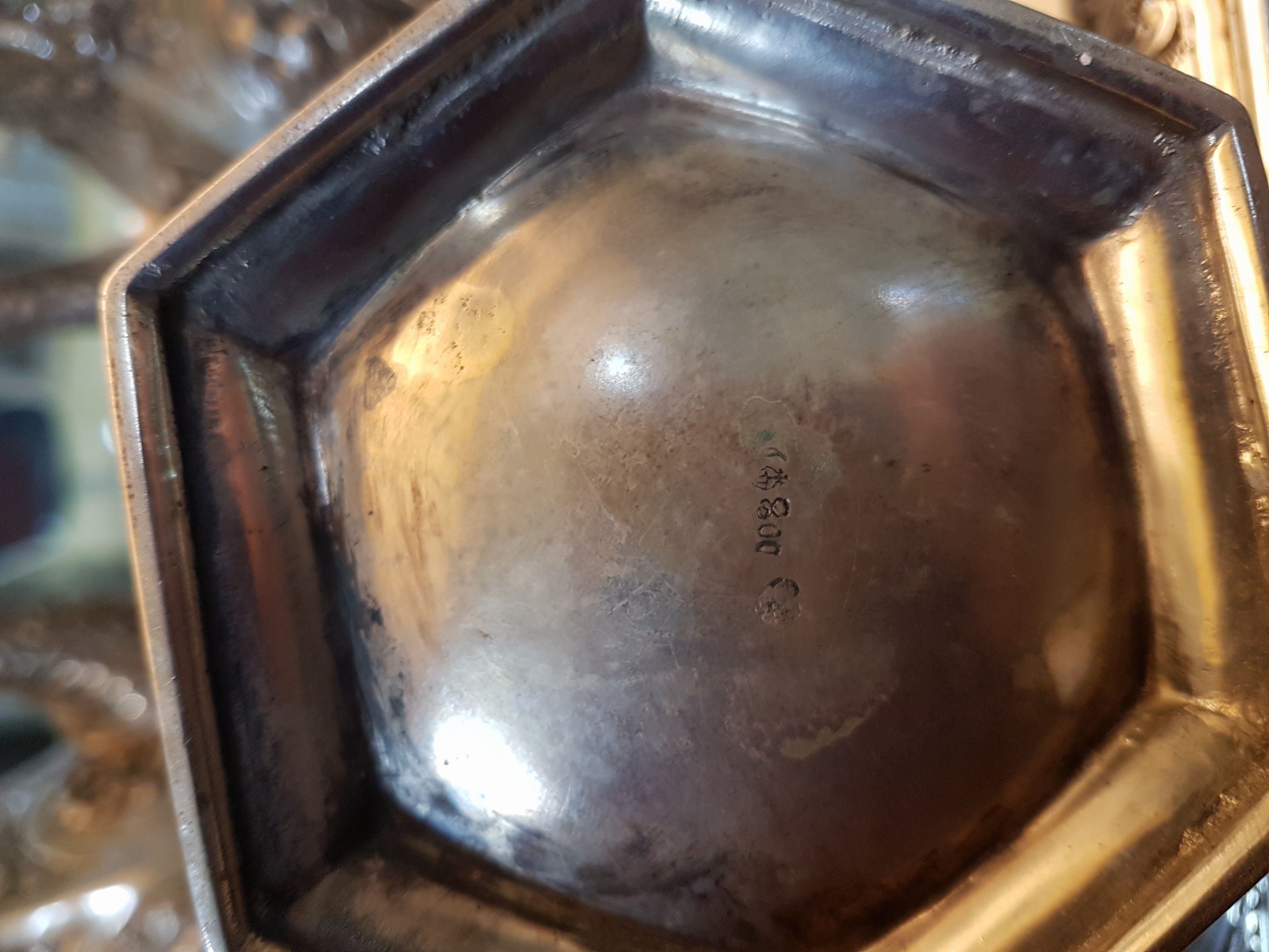 Detail f: Tee- und Kaffeeset auf Tablett, deutsch, Wilhelm Weinranck, Hanau, um 1900, 800er Silber, gepunzt, Meistermarke WWH, klassizistischer Dekor mit ...