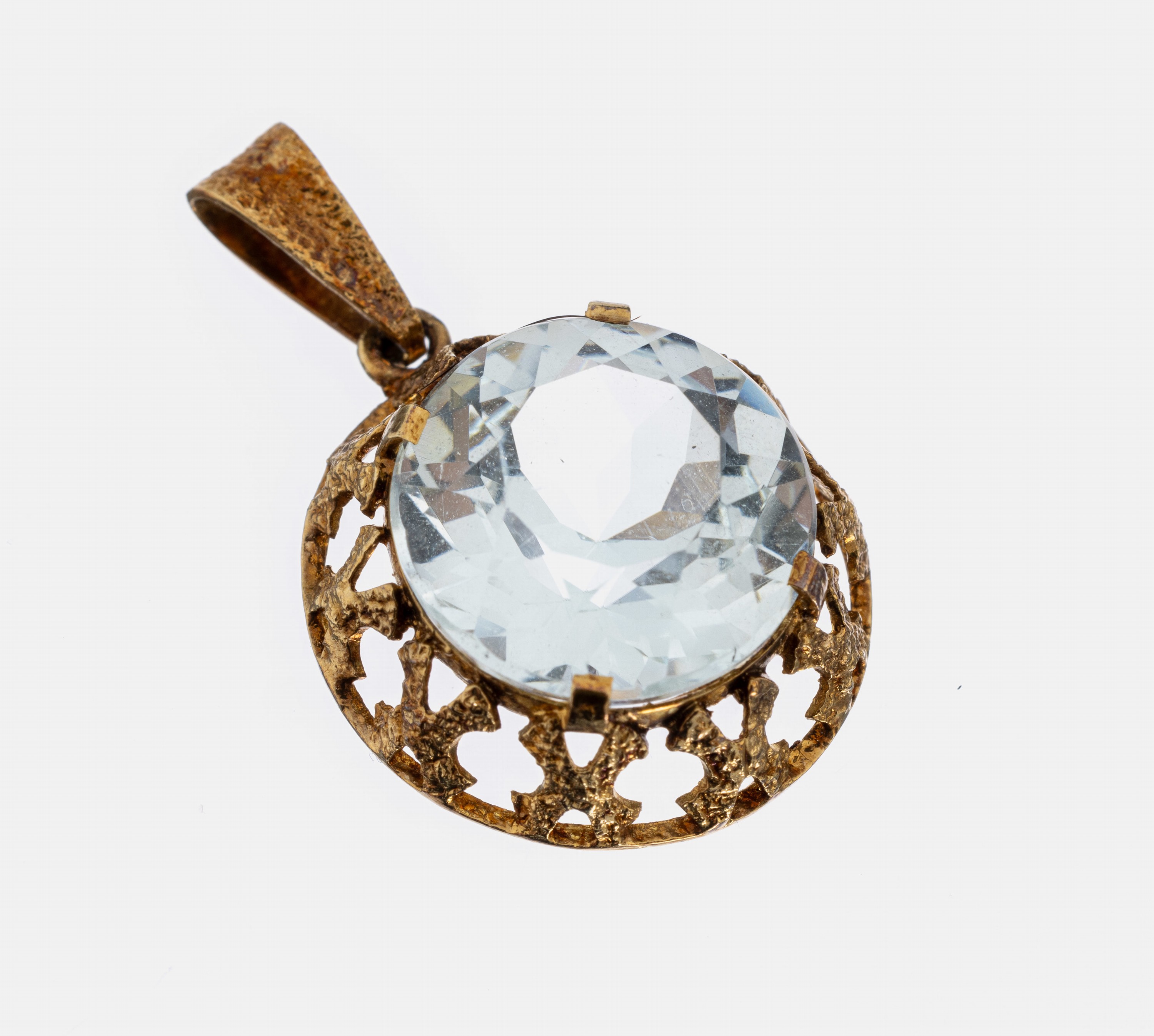 14 kt Gold Aquamarin-Anhänger, GG 585/000, rundfacett. Aquamarin ca. 11.00 ct, mit X- förmiger Unterkaderung, grav., ca. 4.9 g