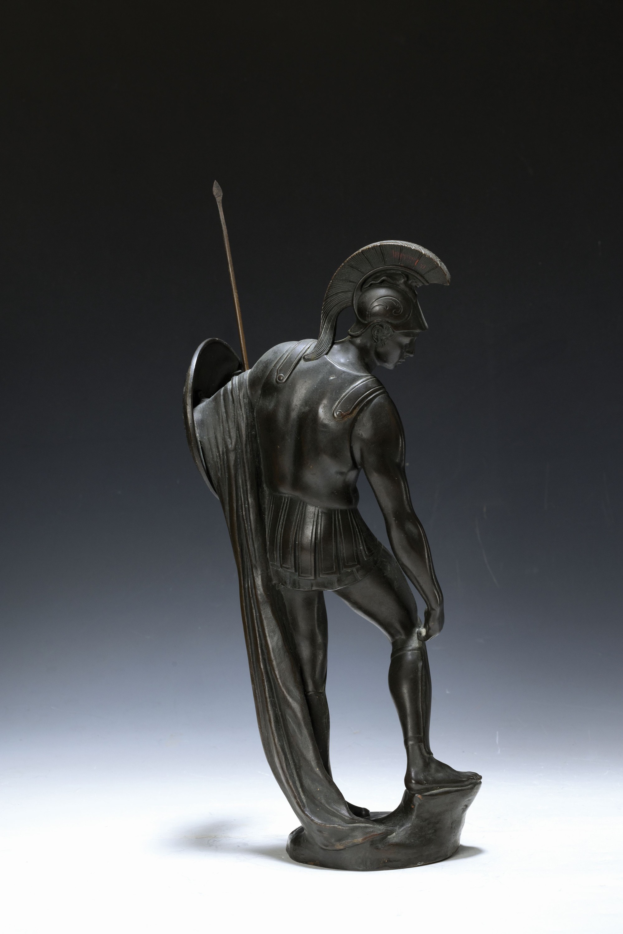 Detail b: Max Valentin, 1875 Fürstenwalde - 1931 Berlin, stehender Krieger mit Speer und Schild, Speer ergänzt, auf der Plinthe signiert, H. ca. 34/38 cm